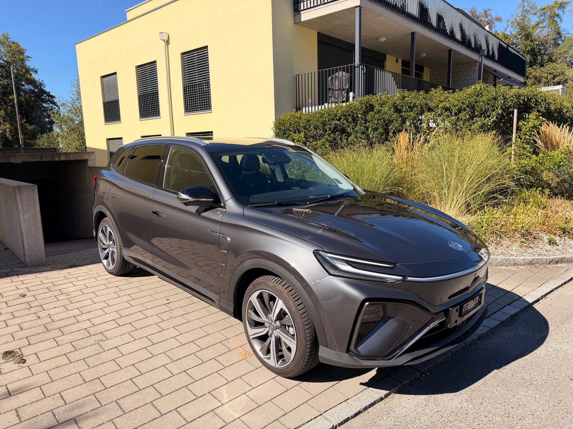 MG Marvel R EV 70kWh Performance AWD-image-2