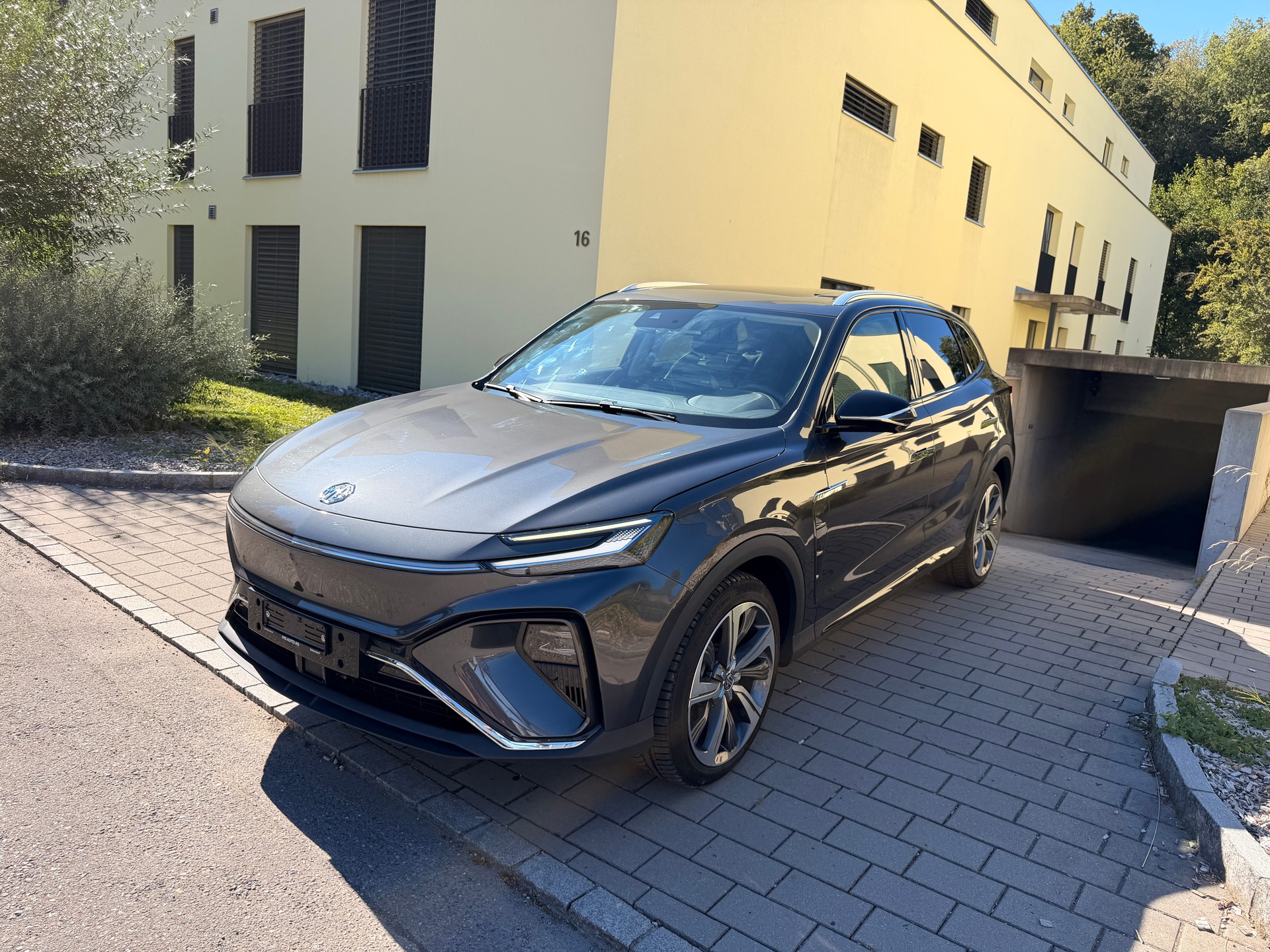MG Marvel R EV 70kWh Performance AWD-image-1