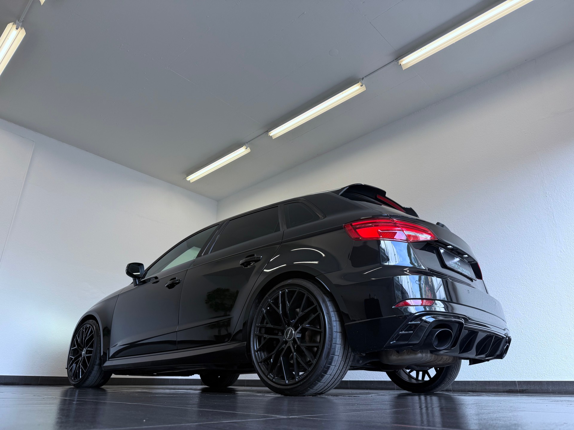 AUDI RS3 Sportback 2.5 TSI quattro S-tronic "ALL BLACK "-image-8