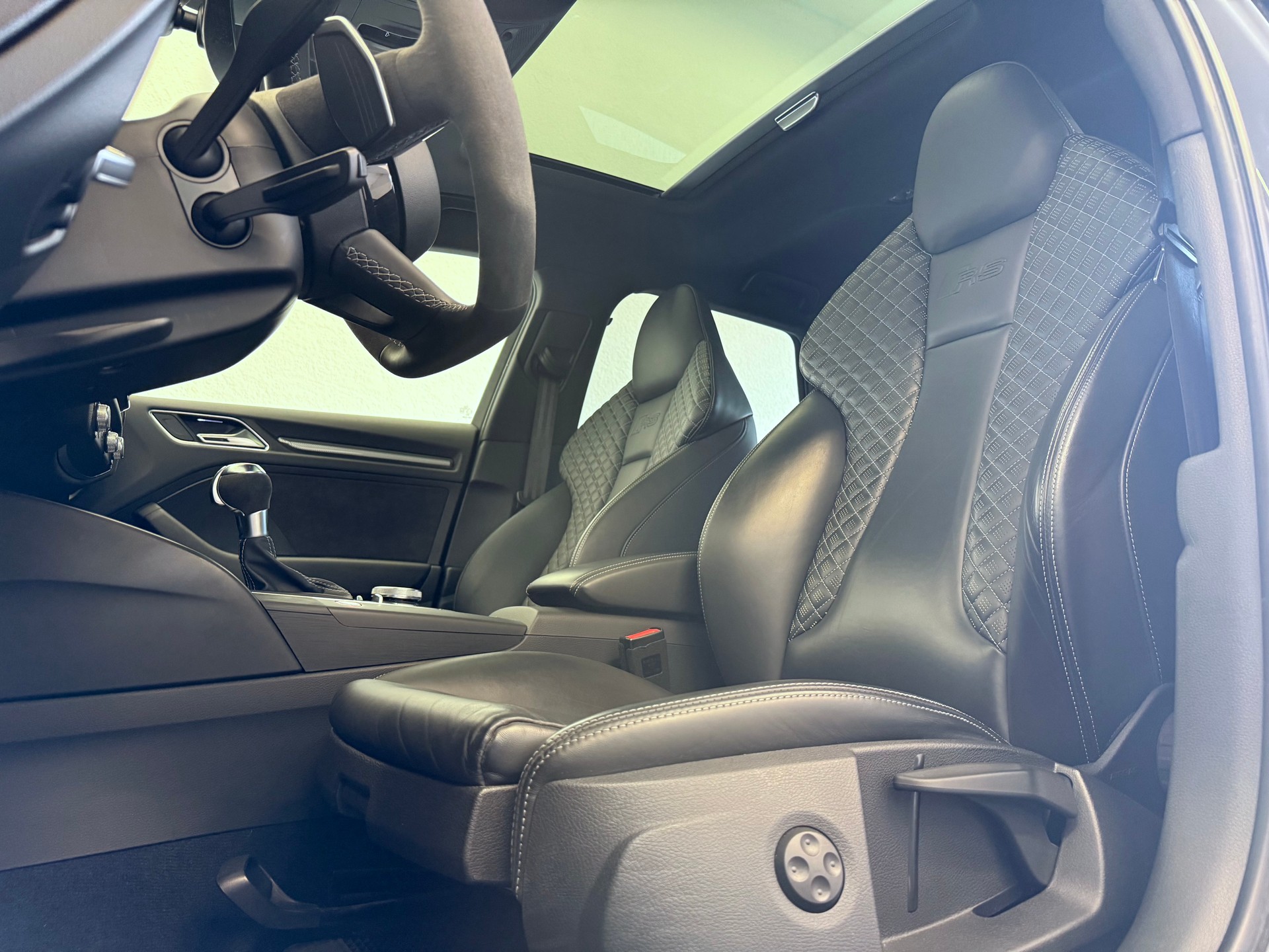 AUDI RS3 Sportback 2.5 TSI quattro S-tronic "ALL BLACK "-image-19