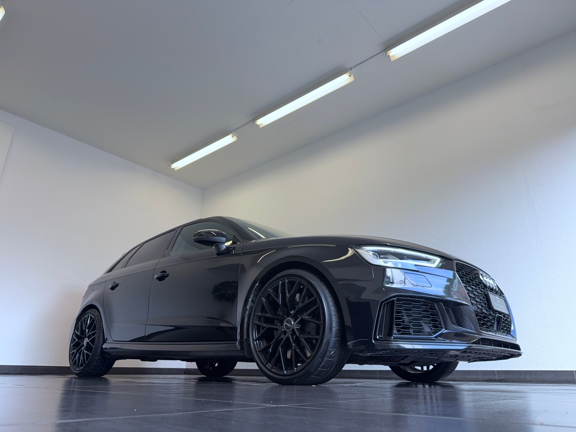 AUDI RS3 Sportback 2.5 TSI quattro S-tronic "ALL BLACK "-showroom-element-2