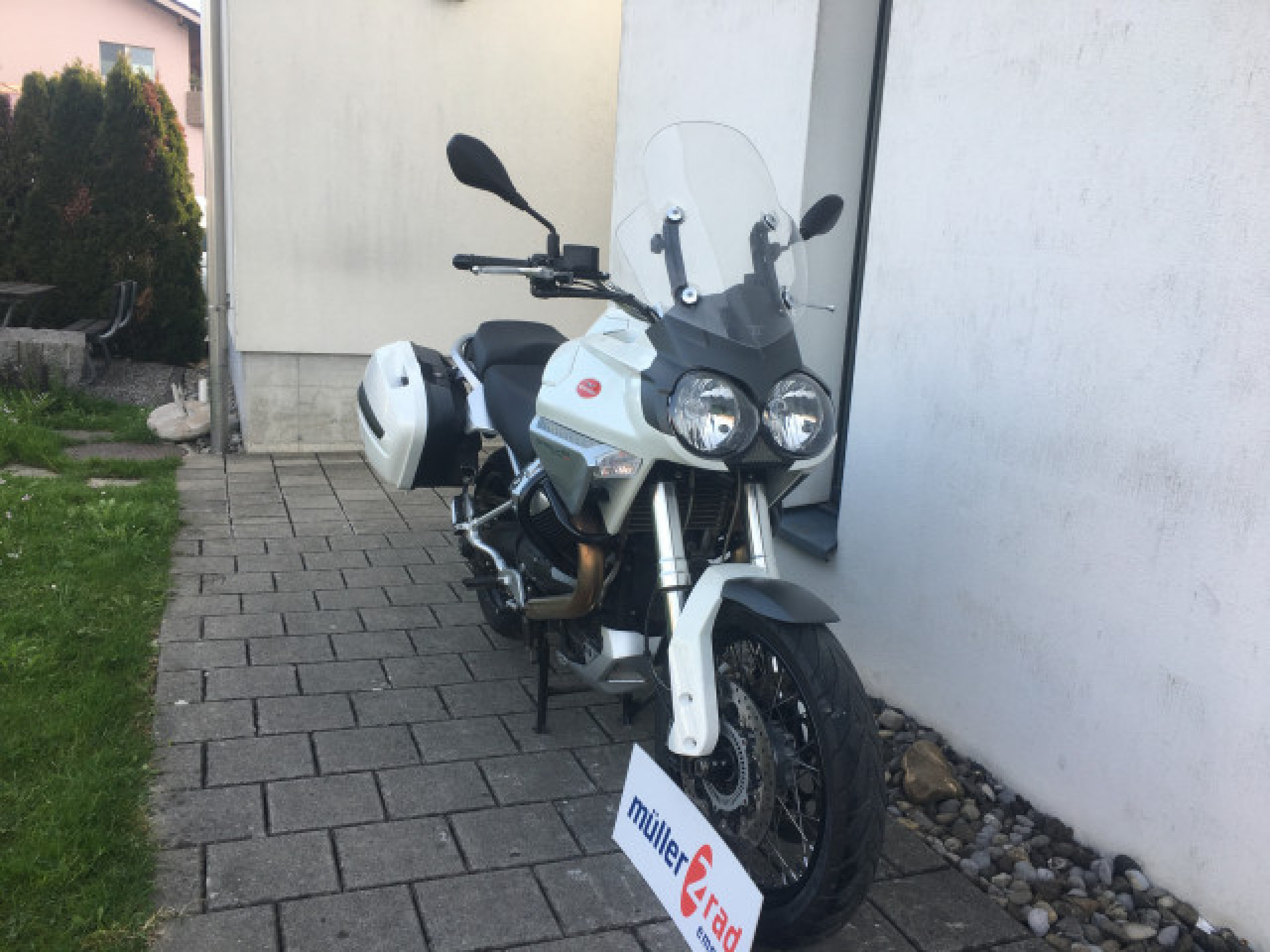 MOTO GUZZI Stelvio 1200-showroom-element-1