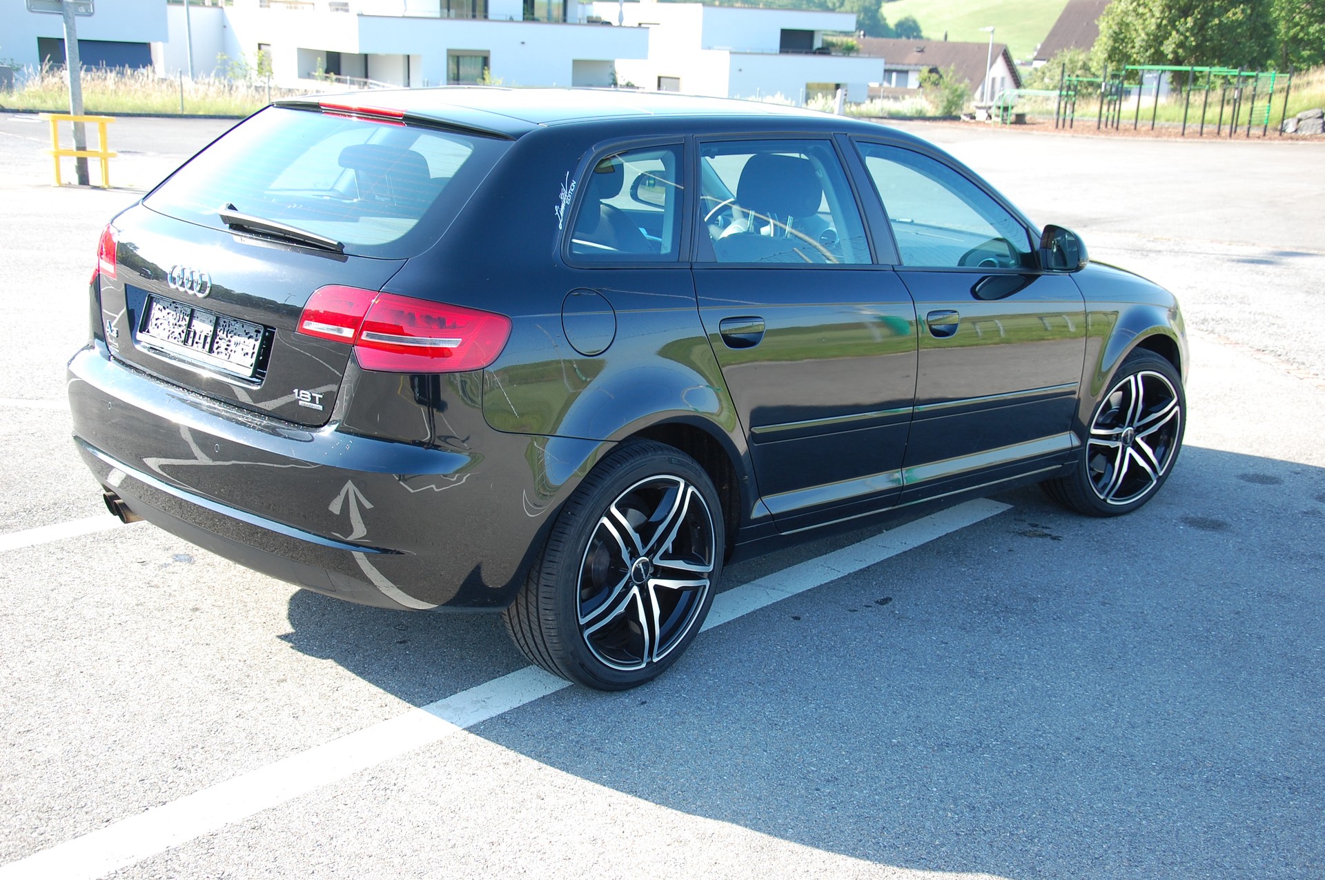 AUDI A3 Sportback 1.8 TFSI Attraction quattro-image-3