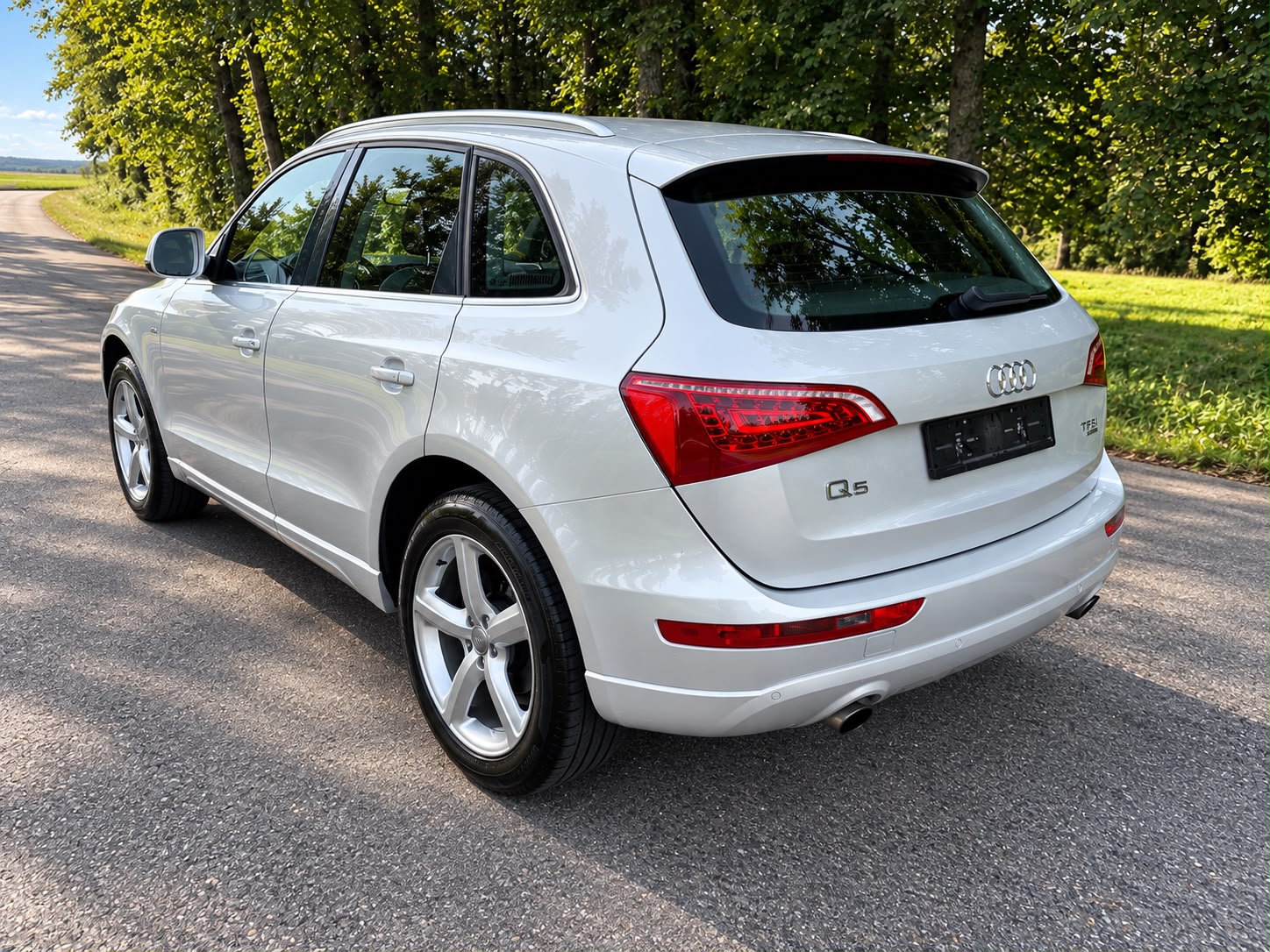 AUDI Q5 2.0 TFSI quattro S-tronic-image-4