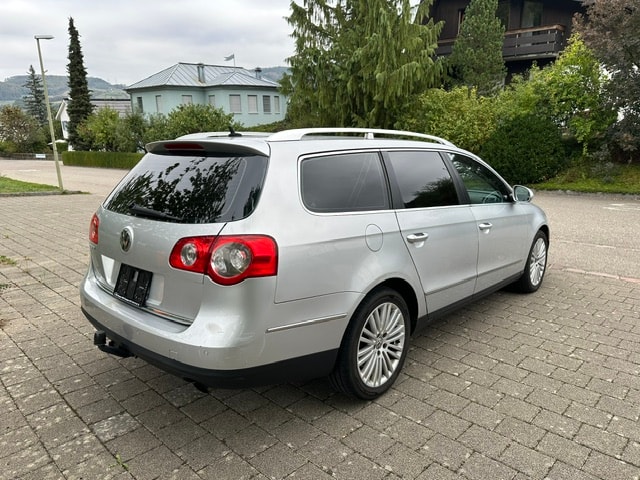 VW Passat Variant 3.2 V6 FSI Sportline 4Motion-image-4