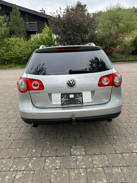 VW Passat Variant 3.2 V6 FSI Sportline 4Motion-image-3