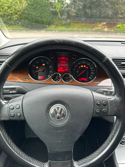 VW Passat Variant 3.2 V6 FSI Sportline 4Motion-image-8