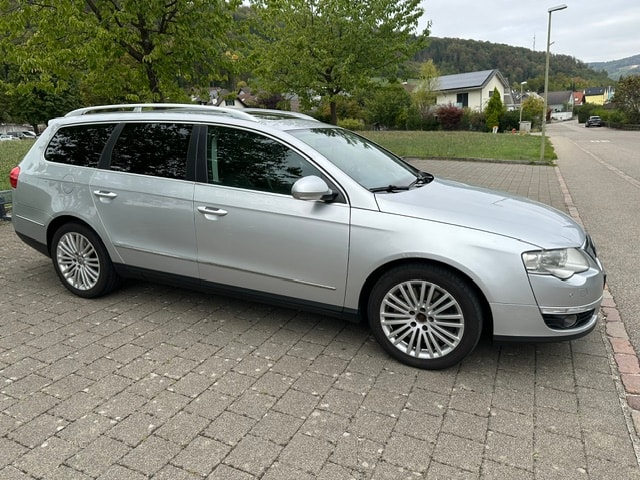 VW Passat Variant 3.2 V6 FSI Sportline 4Motion-image-5