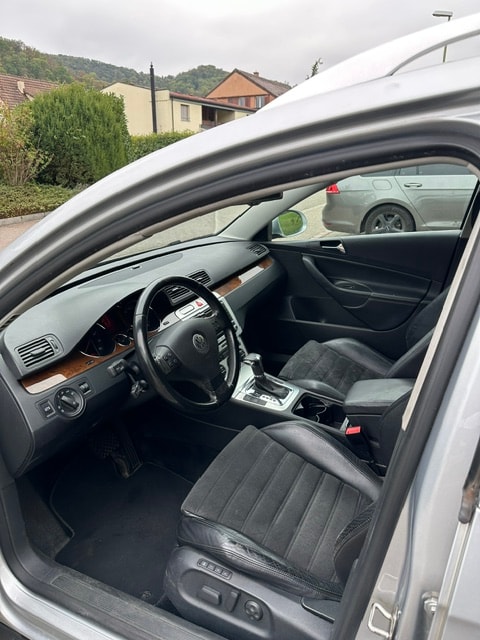 VW Passat Variant 3.2 V6 FSI Sportline 4Motion-image-6