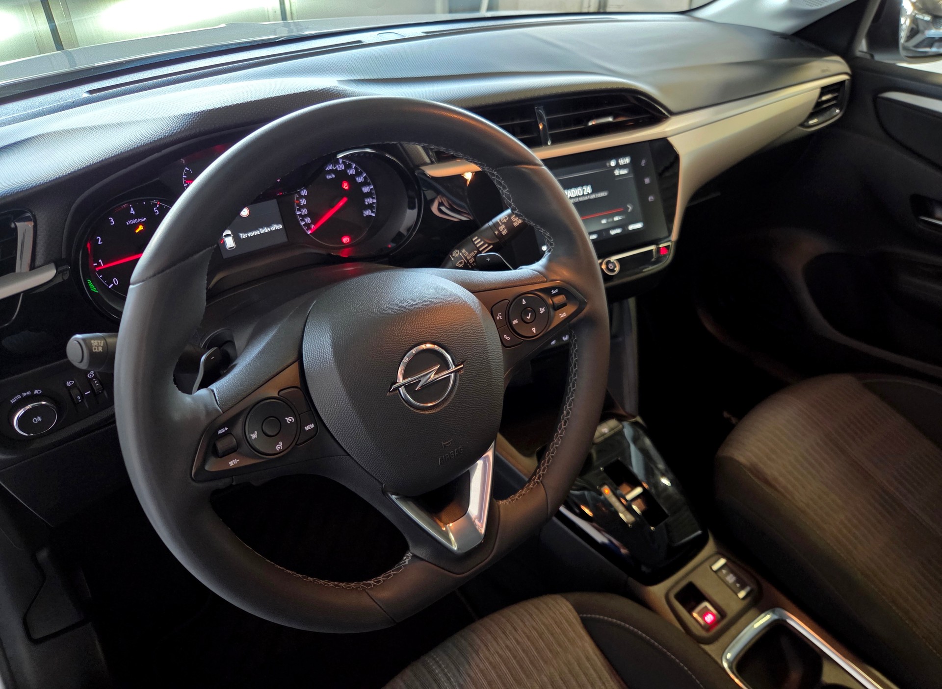OPEL Corsa 1.2 T Edition-image-11