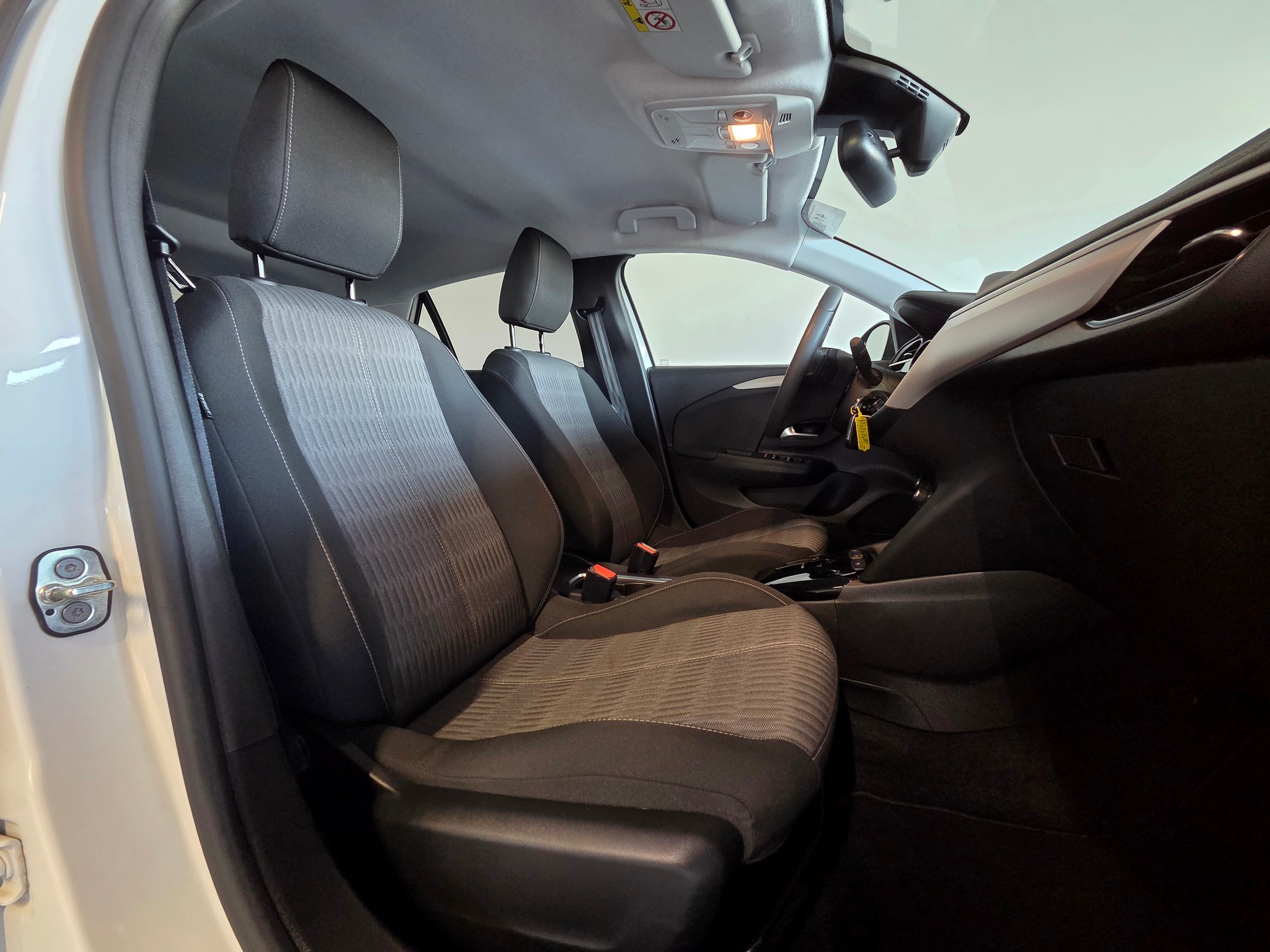 OPEL Corsa 1.2 T Edition-image-16