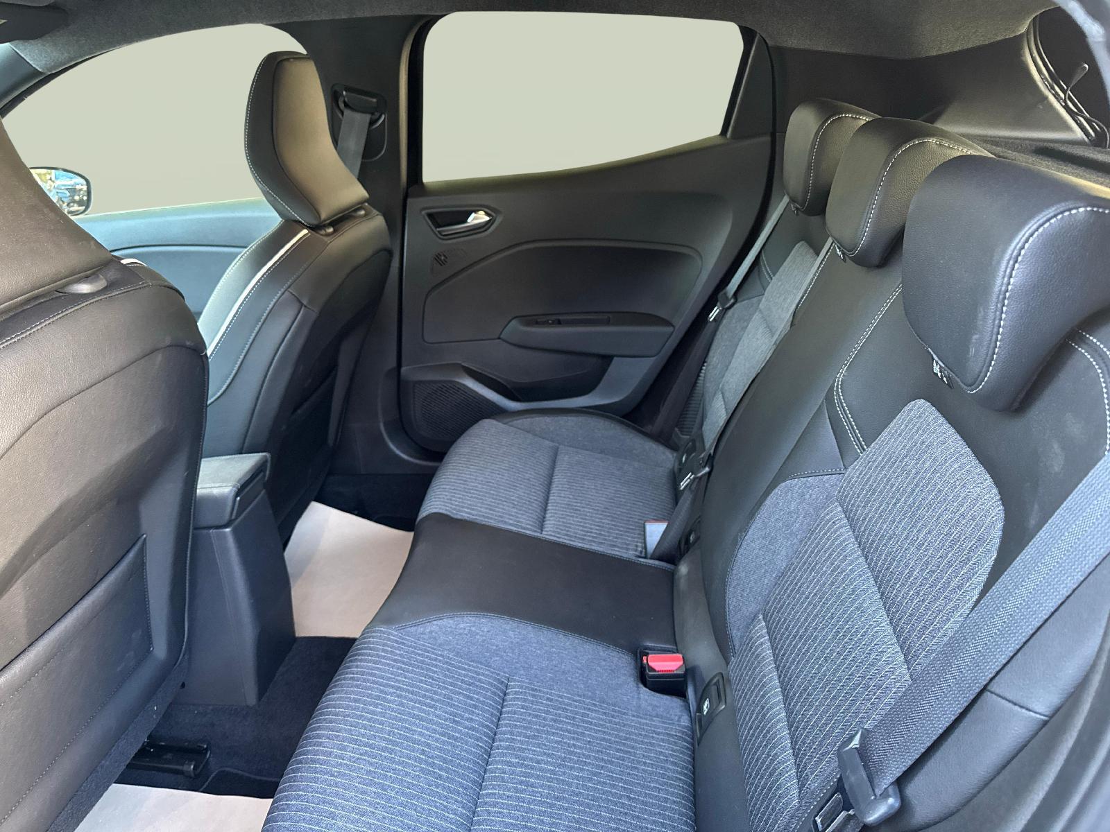 MITSUBISHI Colt 1.6 HEV Instyle-image-10