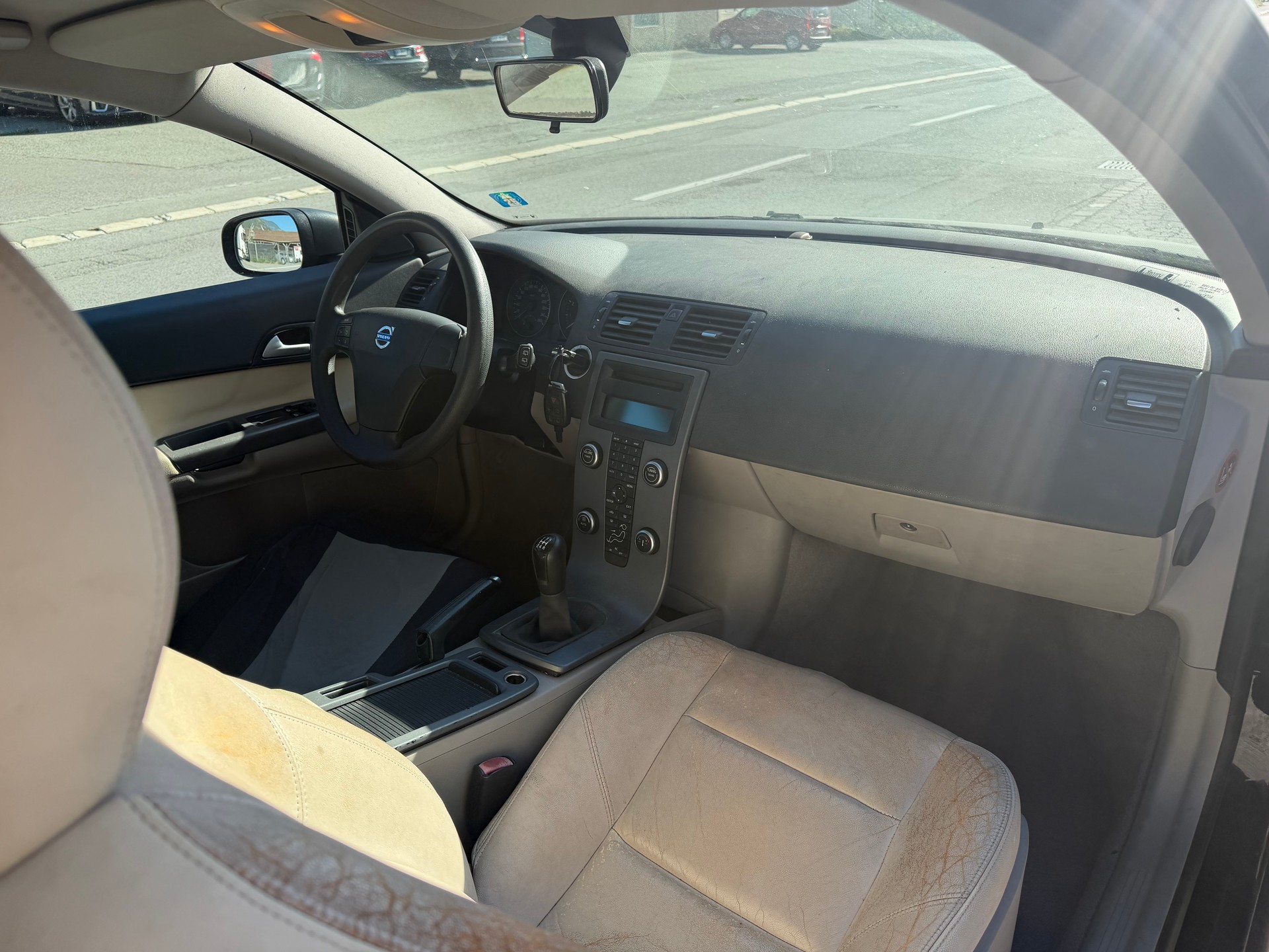 VOLVO C30 1.6 Kinetic-image-7