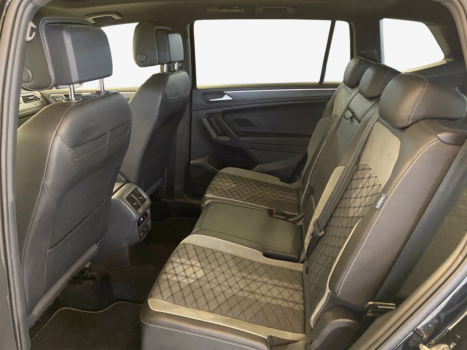 VW Tiguan Allspace 2.0TSI R-Line 4Motion DSG-image-11