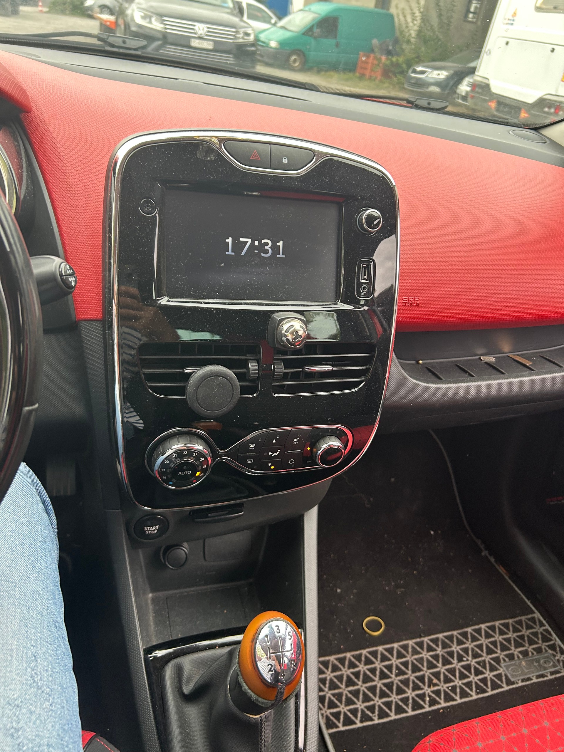 RENAULT Clio 0.9 12V Expression-image-4