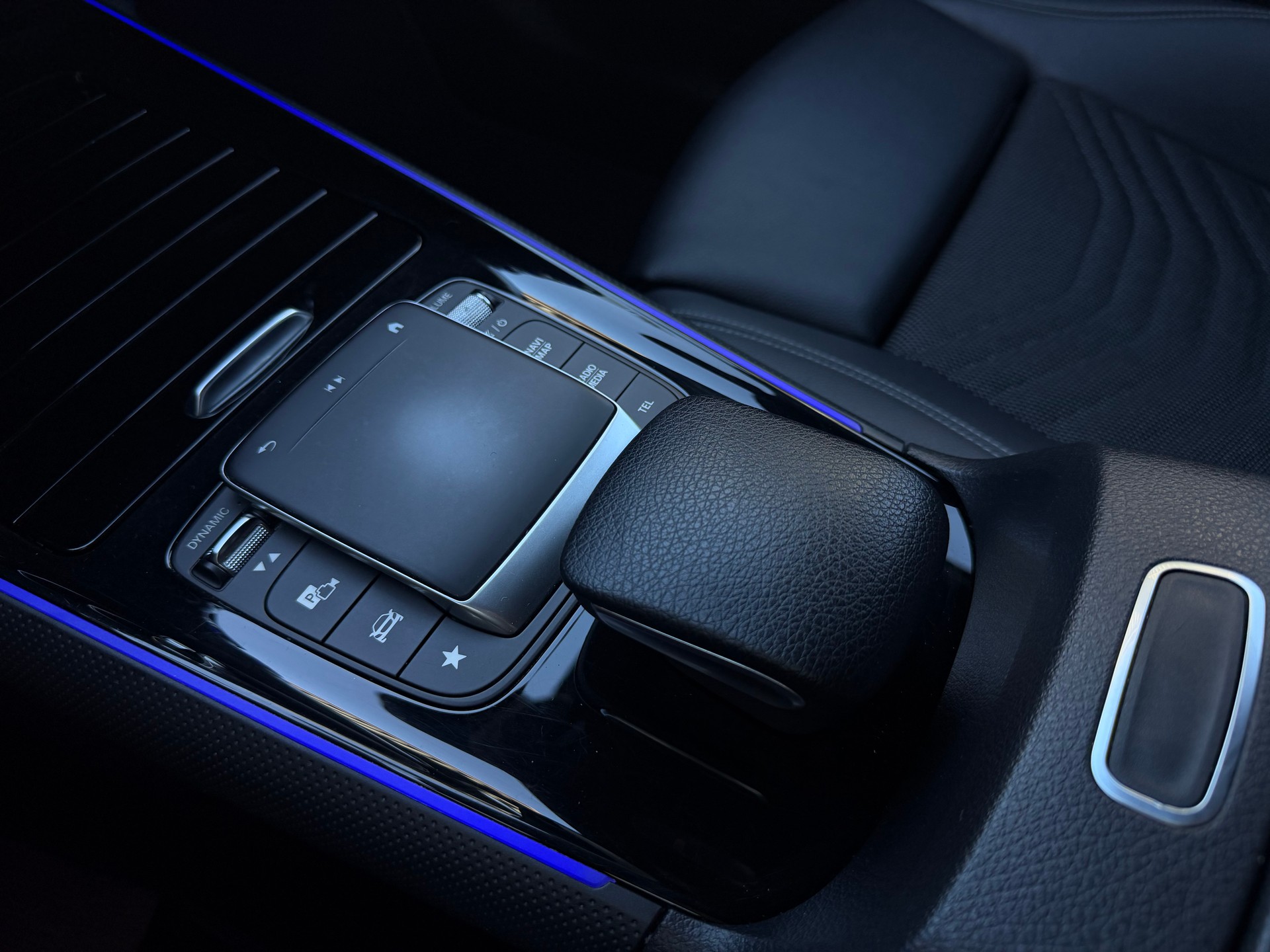 MERCEDES-BENZ GLB 220 d 4Matic Style 8G-Tronic-image-25