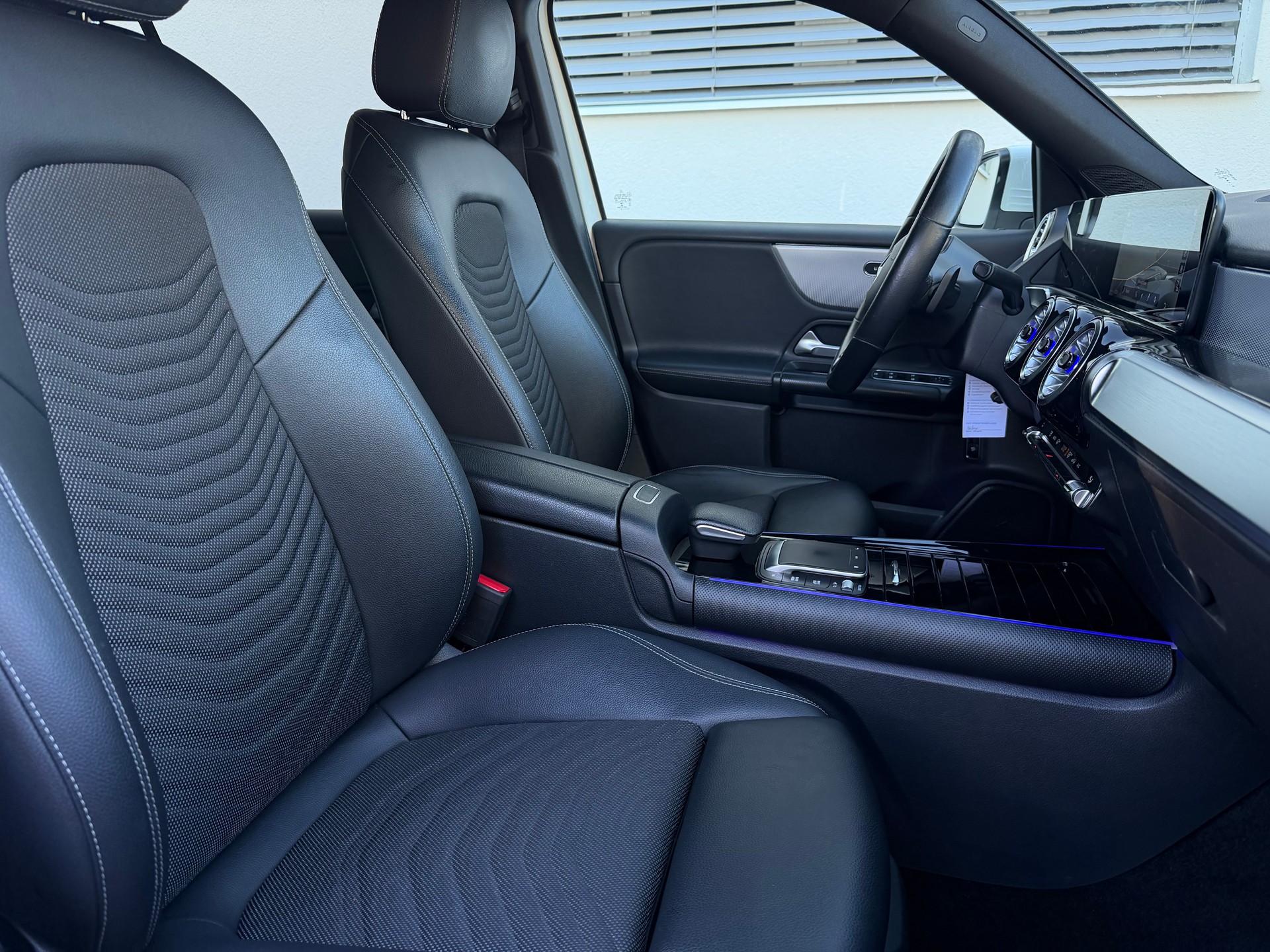MERCEDES-BENZ GLB 220 d 4Matic Style 8G-Tronic-image-16