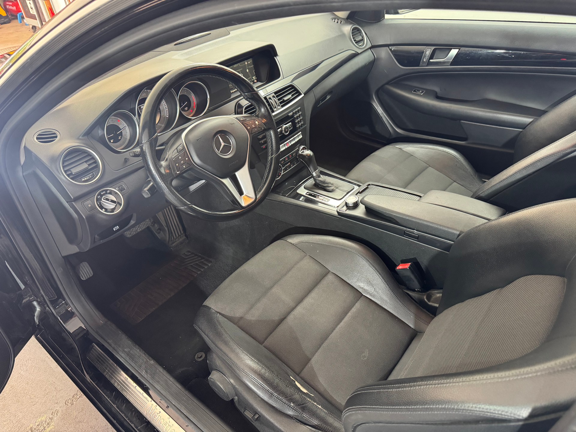 MERCEDES-BENZ C 180 Coupé 7G-Tronic-image-9