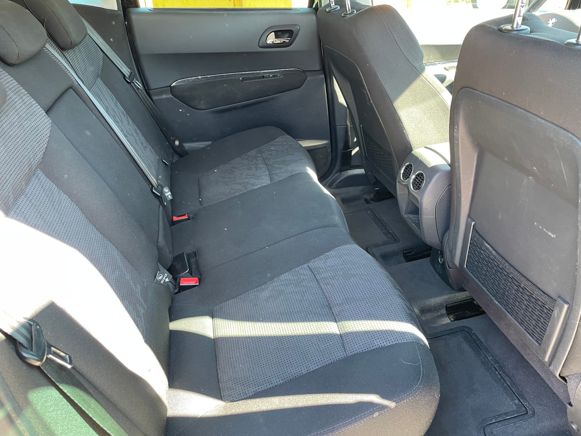 PEUGEOT 3008 1.6 HDI Sport-image-7