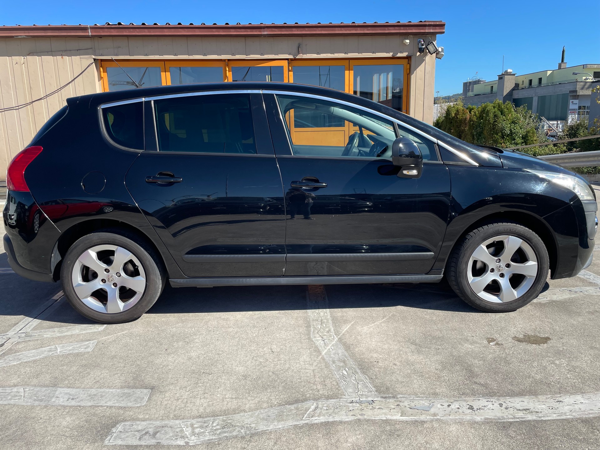 PEUGEOT 3008 1.6 HDI Sport-image-4