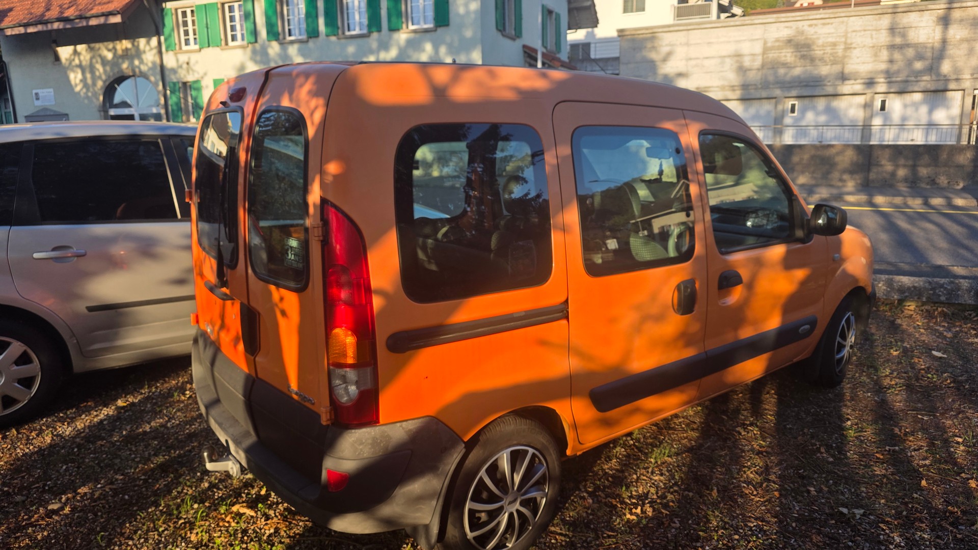 RENAULT KANGOO-showroom-element-2
