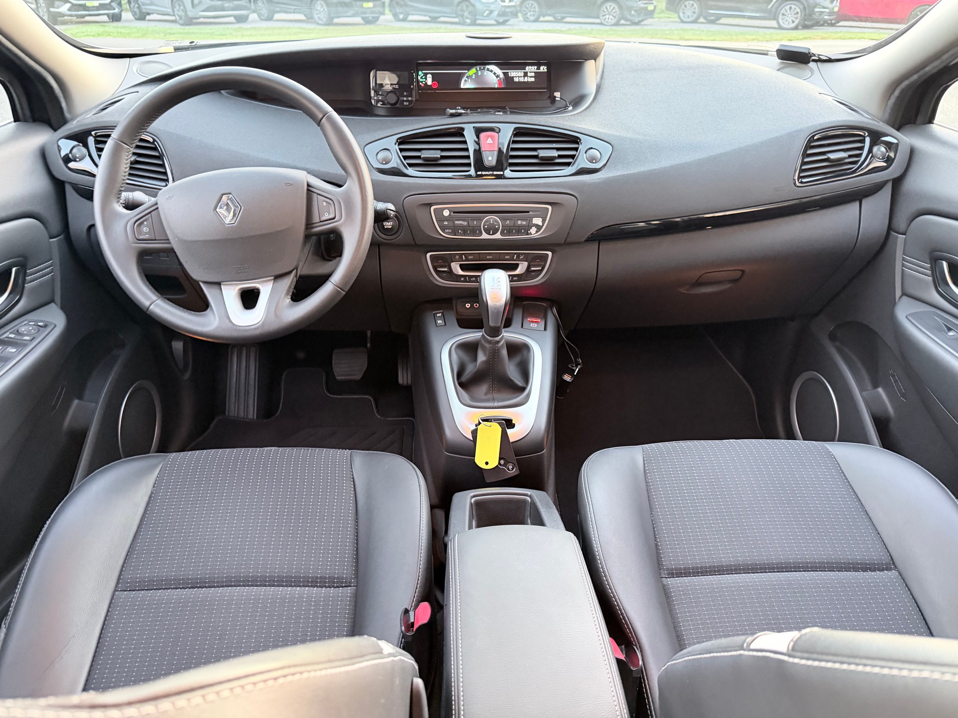 RENAULT Scénic 2.0 16V Dynamique X-Tronic CVT+++ANHÄNGERKUPPLUNG+++-image-6
