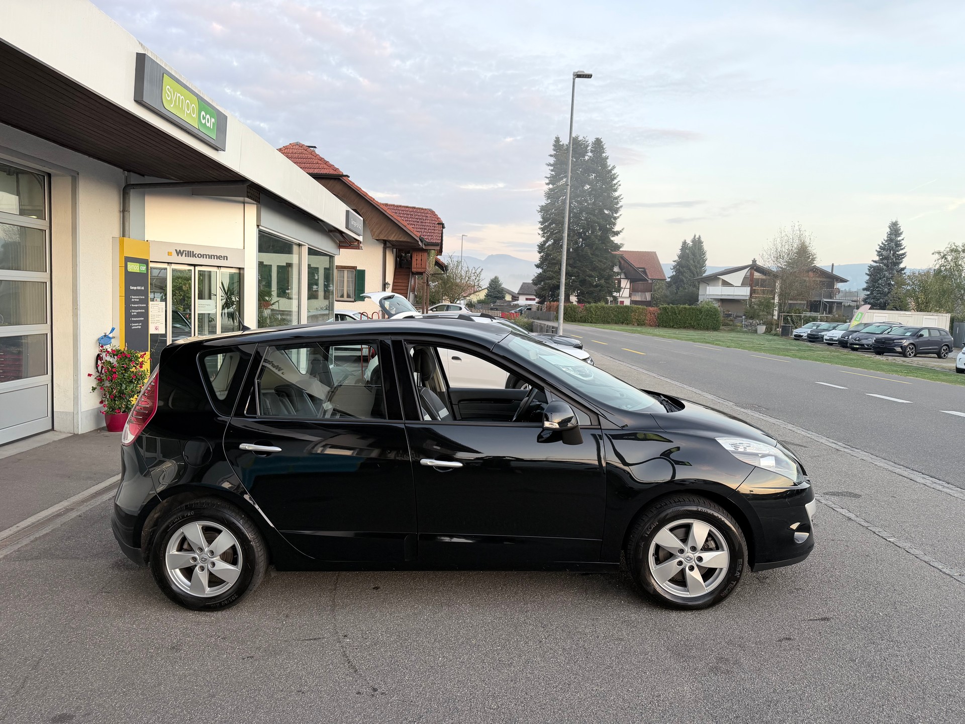 RENAULT Scénic 2.0 16V Dynamique X-Tronic CVT+++ANHÄNGERKUPPLUNG+++-image-3
