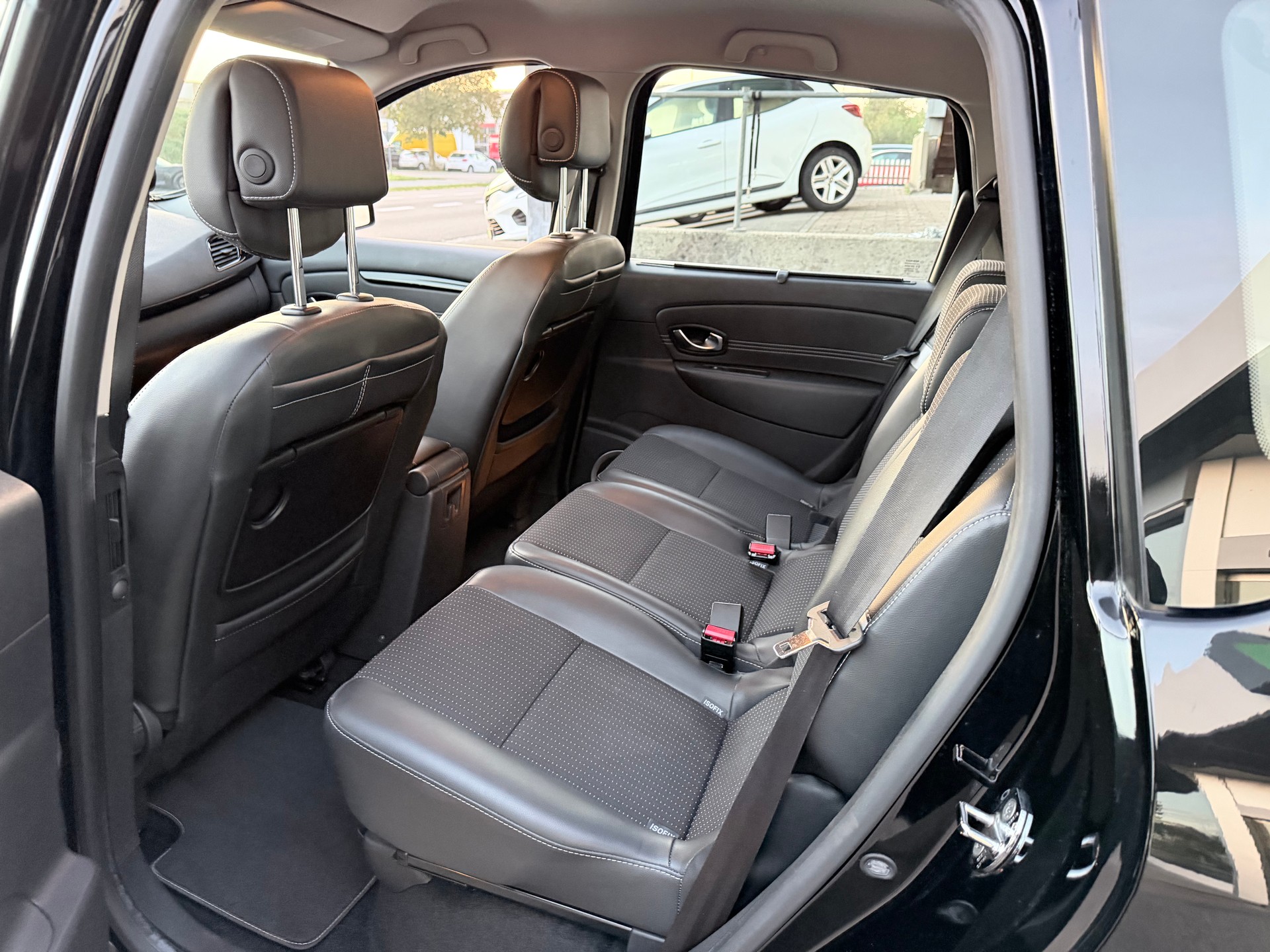 RENAULT Scénic 2.0 16V Dynamique X-Tronic CVT+++ANHÄNGERKUPPLUNG+++-image-9