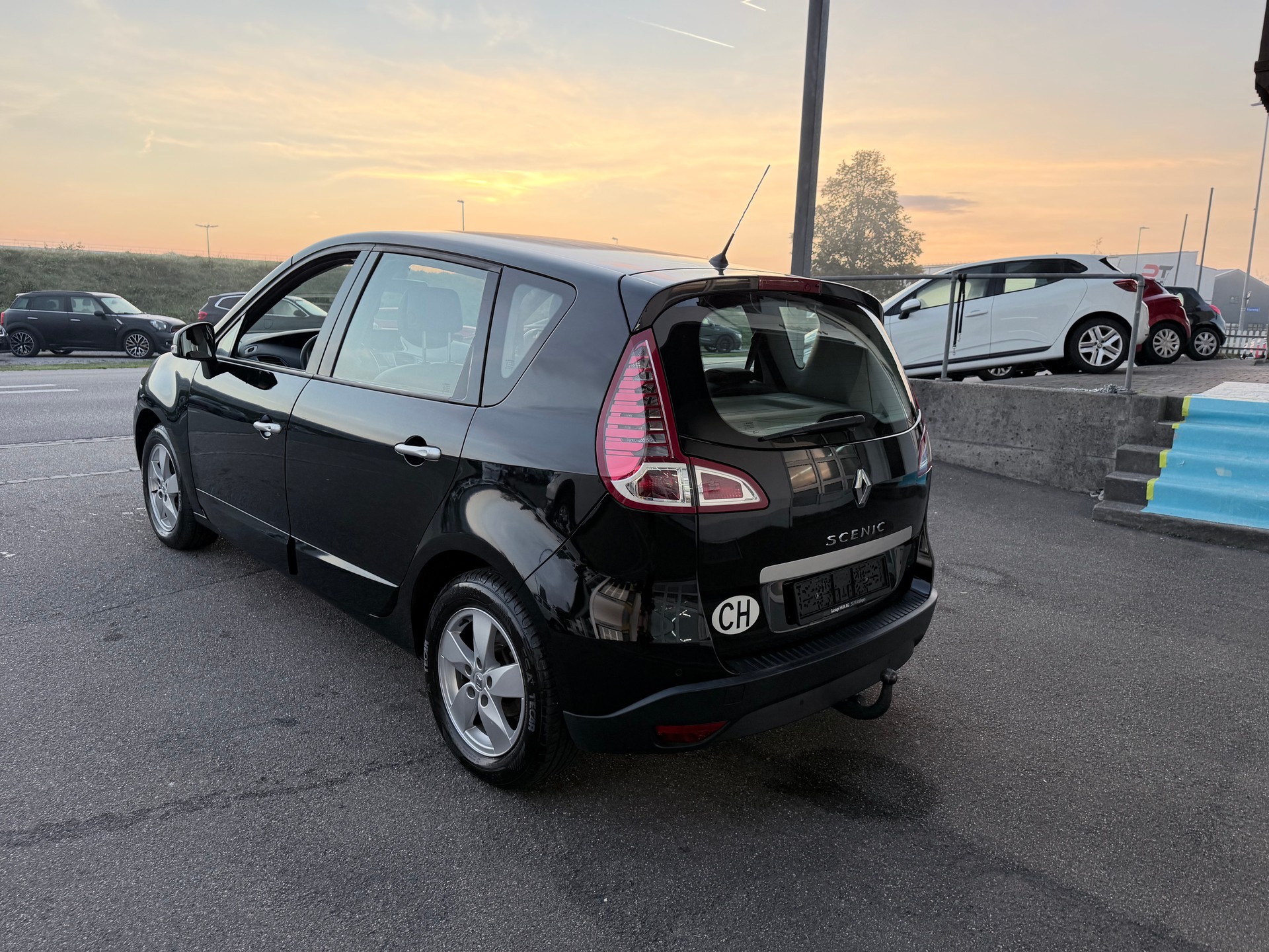 RENAULT Scénic 2.0 16V Dynamique X-Tronic CVT+++ANHÄNGERKUPPLUNG+++-image-1
