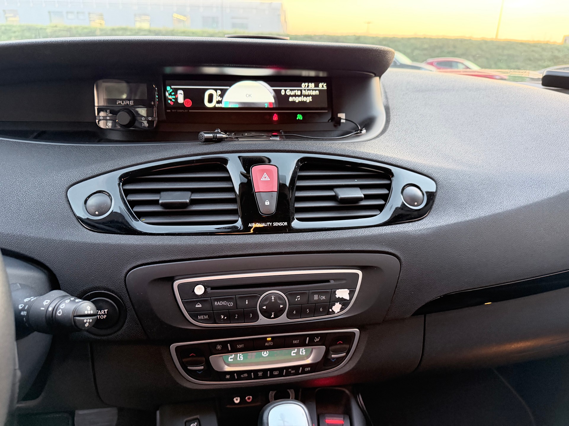 RENAULT Scénic 2.0 16V Dynamique X-Tronic CVT+++ANHÄNGERKUPPLUNG+++-image-8