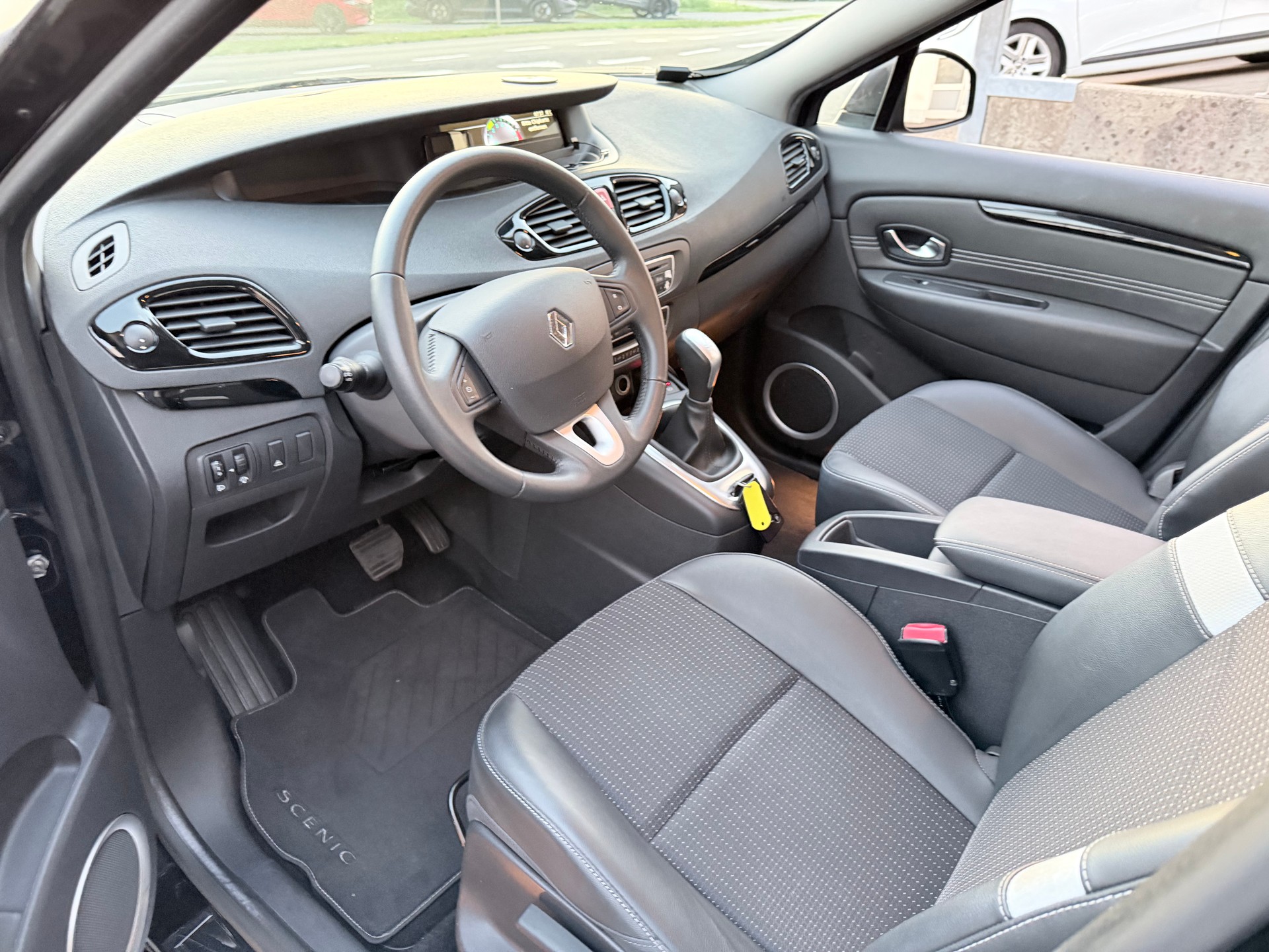 RENAULT Scénic 2.0 16V Dynamique X-Tronic CVT+++ANHÄNGERKUPPLUNG+++-image-5