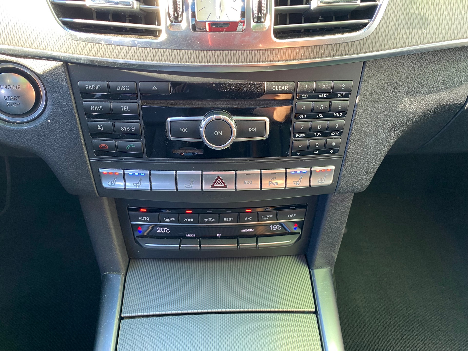 MERCEDES-BENZ E 350 BlueTEC AMG Line 4Matic 7G-Tronic-image-23