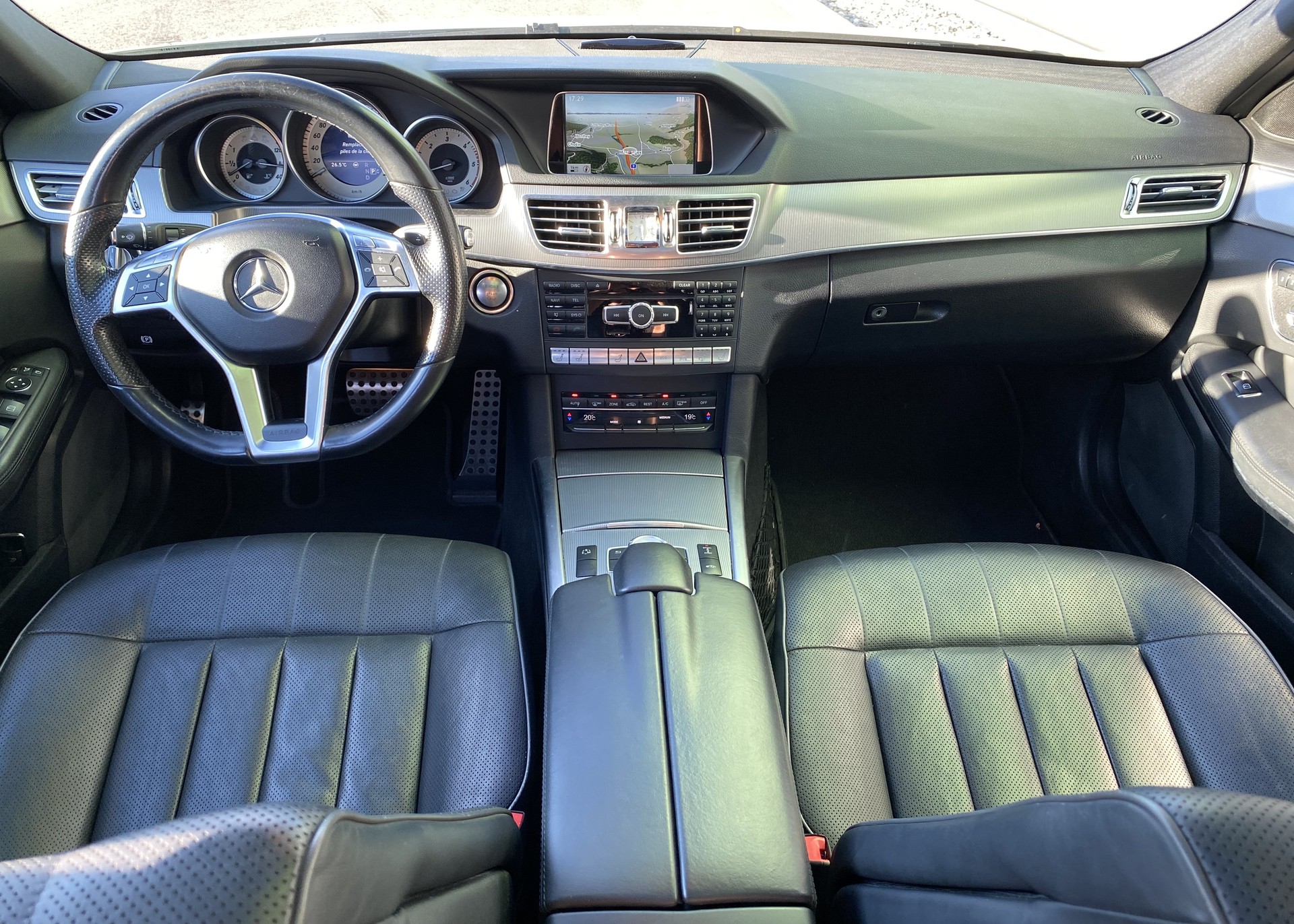 MERCEDES-BENZ E 350 BlueTEC AMG Line 4Matic 7G-Tronic-image-18