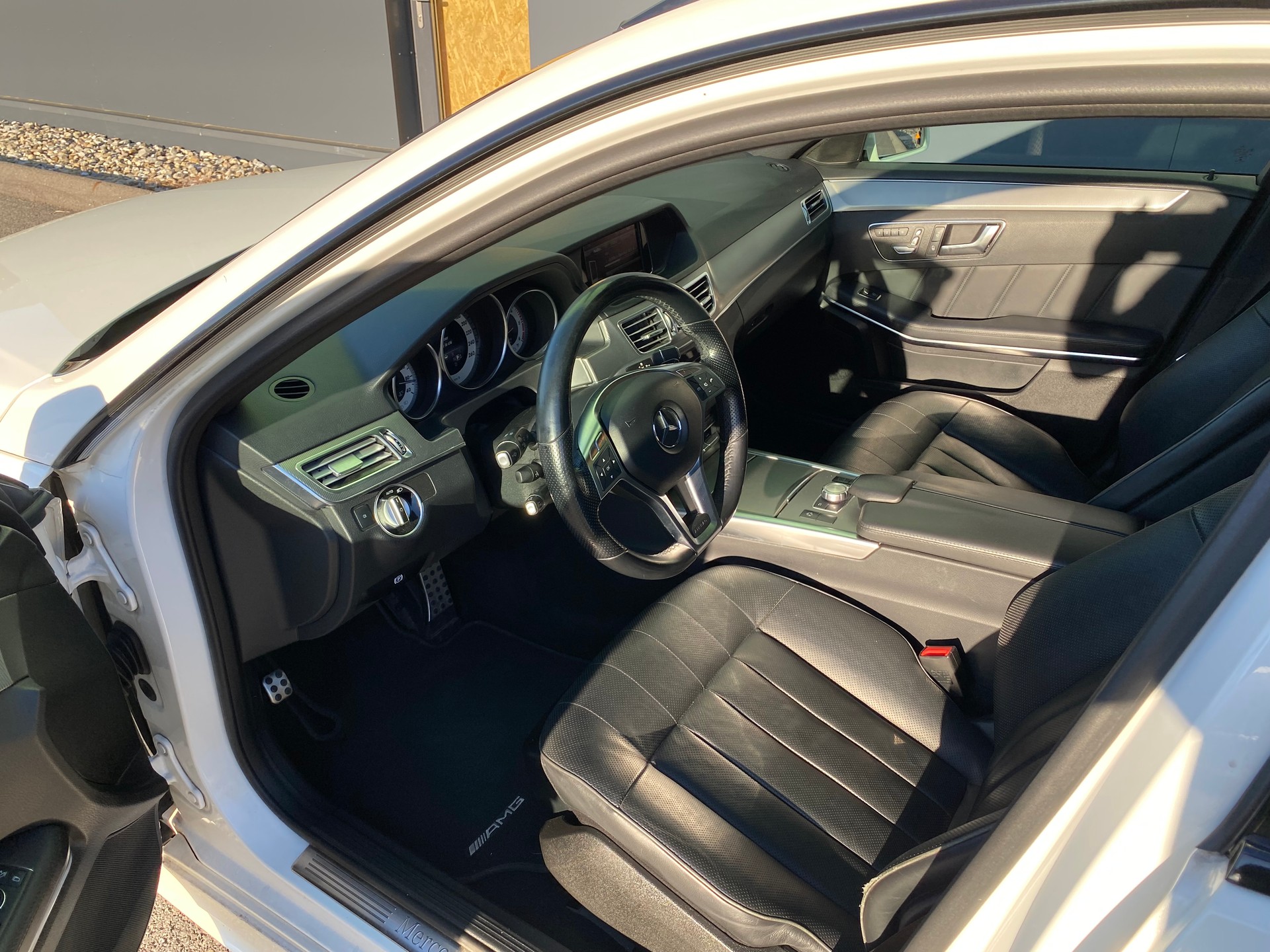 MERCEDES-BENZ E 350 BlueTEC AMG Line 4Matic 7G-Tronic-image-11