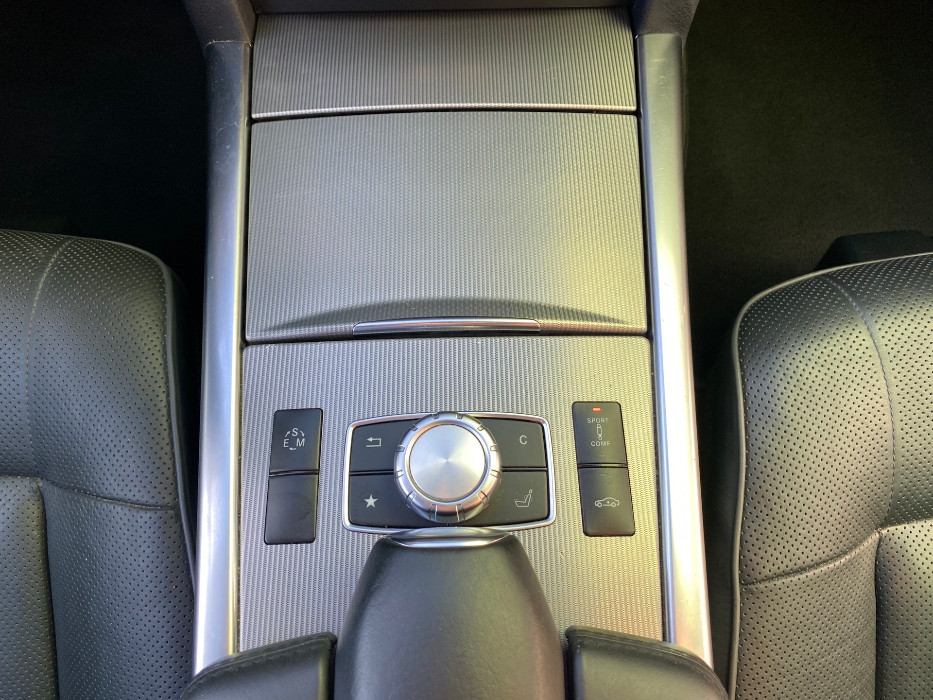 MERCEDES-BENZ E 350 BlueTEC AMG Line 4Matic 7G-Tronic-image-24