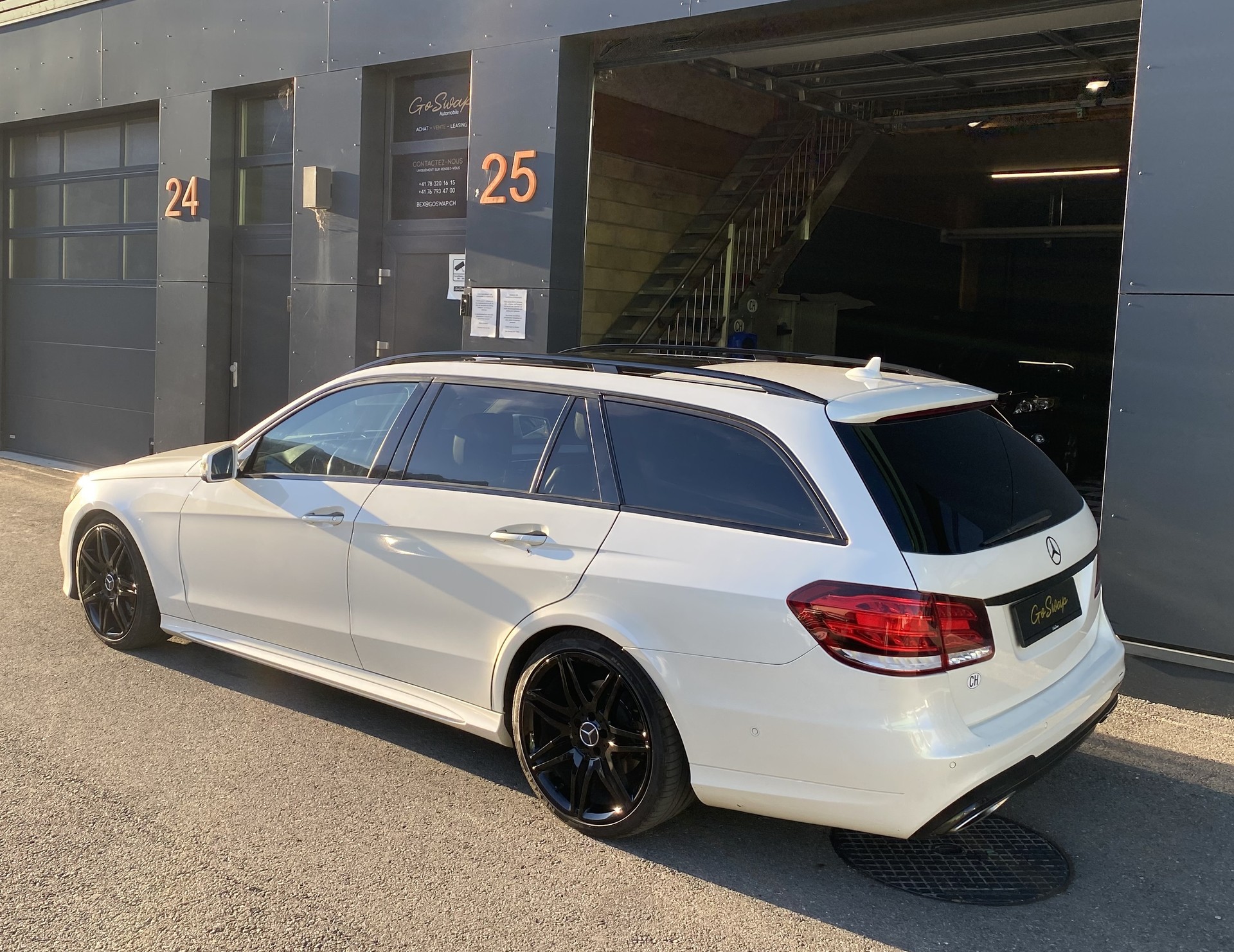 MERCEDES-BENZ E 350 BlueTEC AMG Line 4Matic 7G-Tronic-image-28