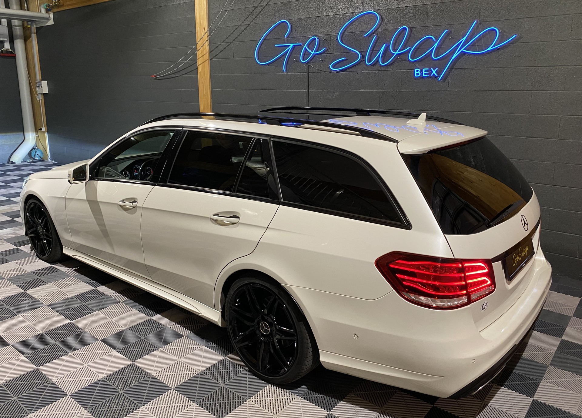 MERCEDES-BENZ E 350 BlueTEC AMG Line 4Matic 7G-Tronic-image-9