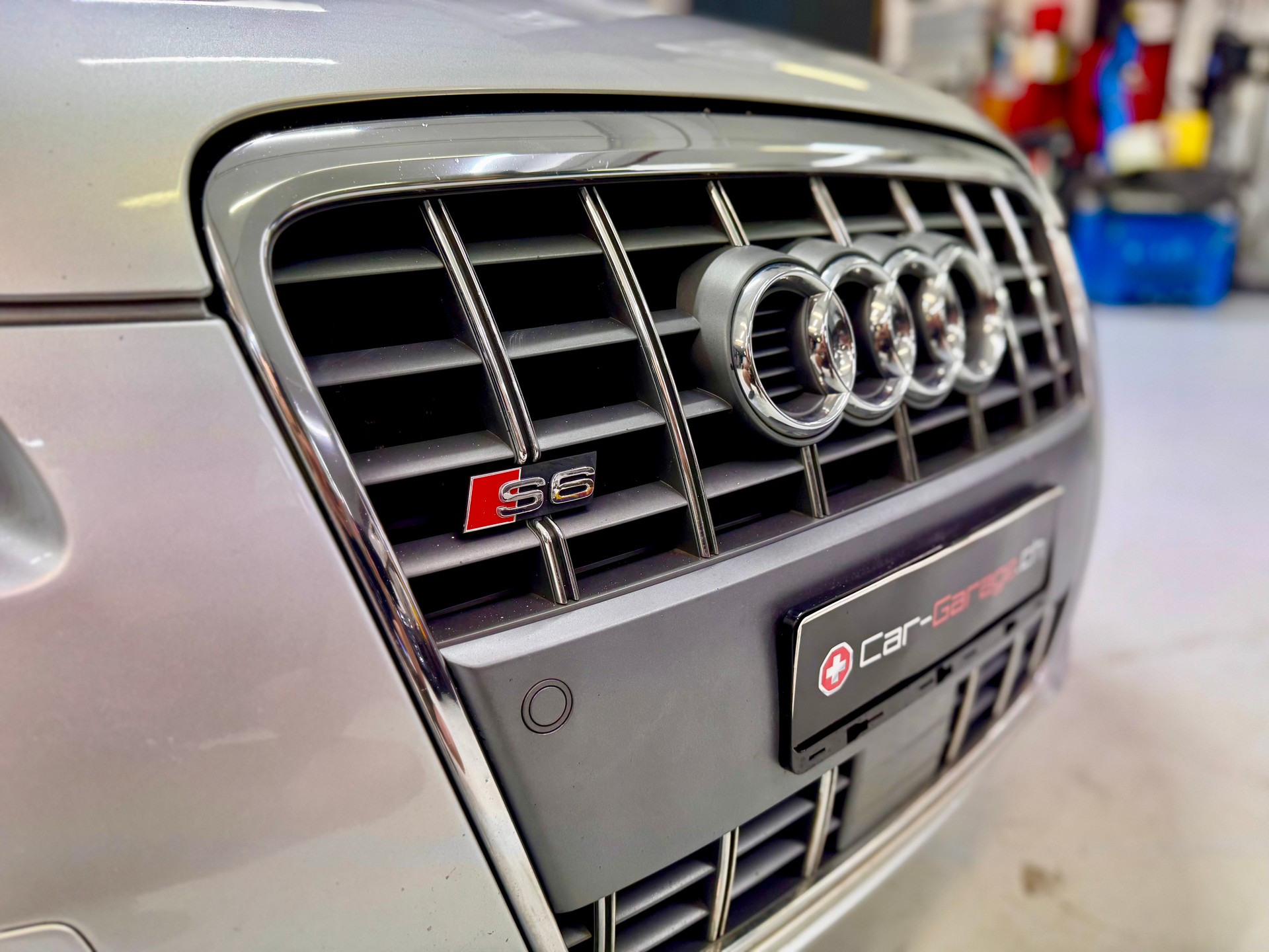 AUDI S6 Avant 5.2 V10 quattro tiptronic-image-4