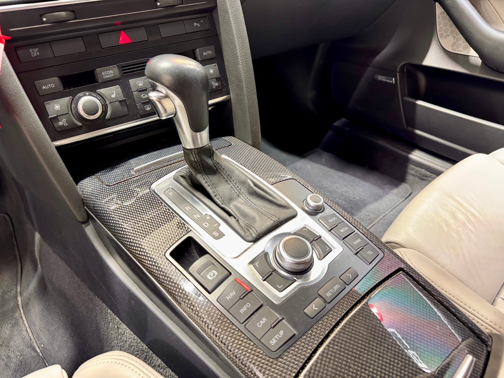 AUDI S6 Avant 5.2 V10 quattro tiptronic-image-7