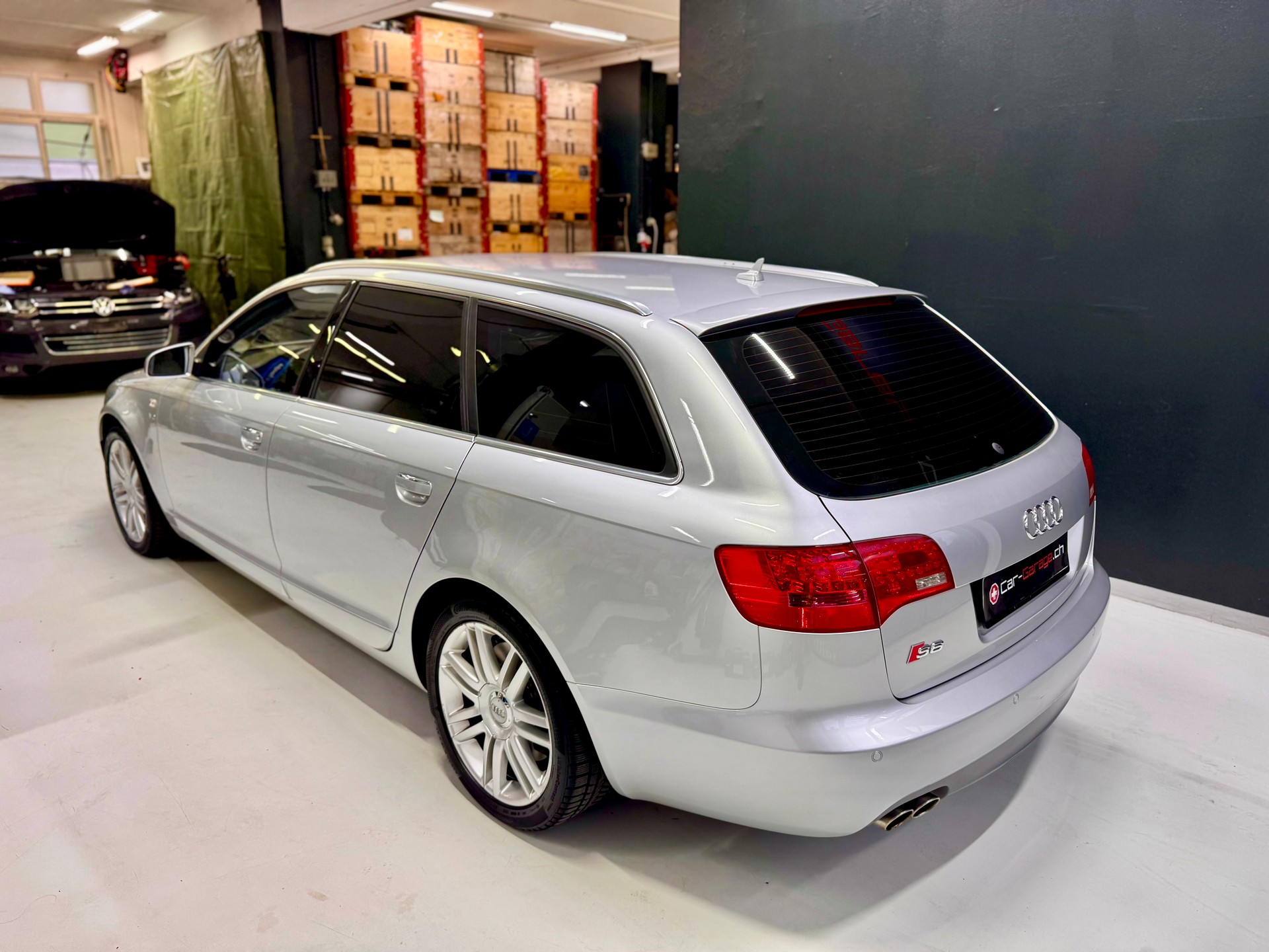 AUDI S6 Avant 5.2 V10 quattro tiptronic-image-1