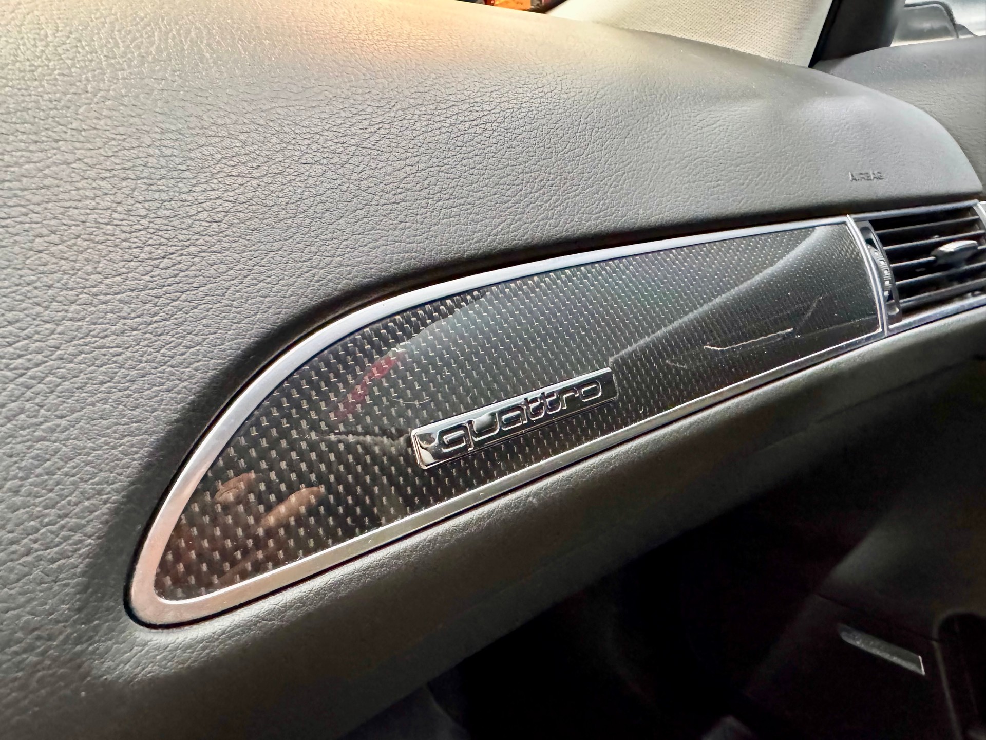 AUDI S6 Avant 5.2 V10 quattro tiptronic-image-8
