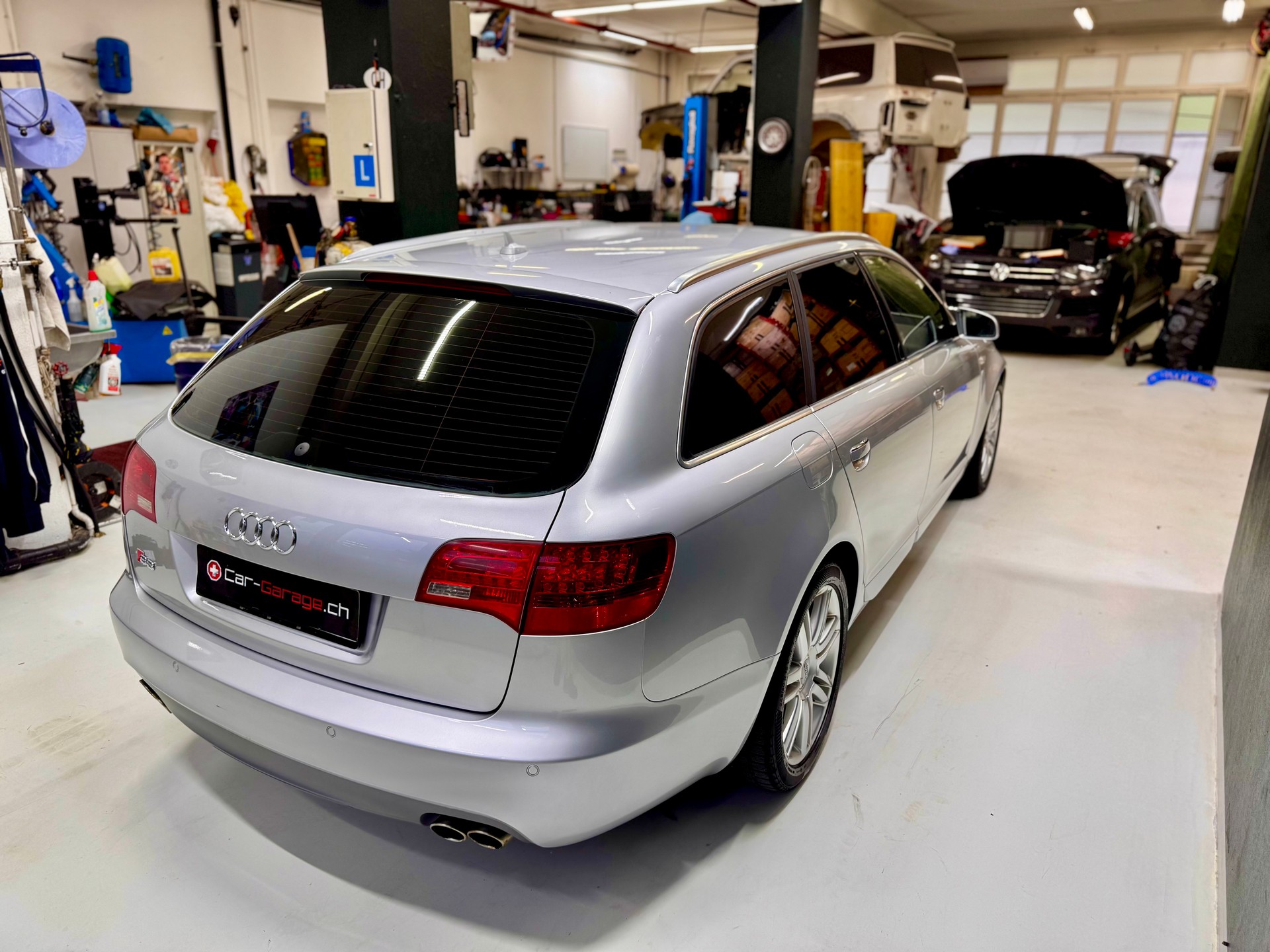 AUDI S6 Avant 5.2 V10 quattro tiptronic-image-2