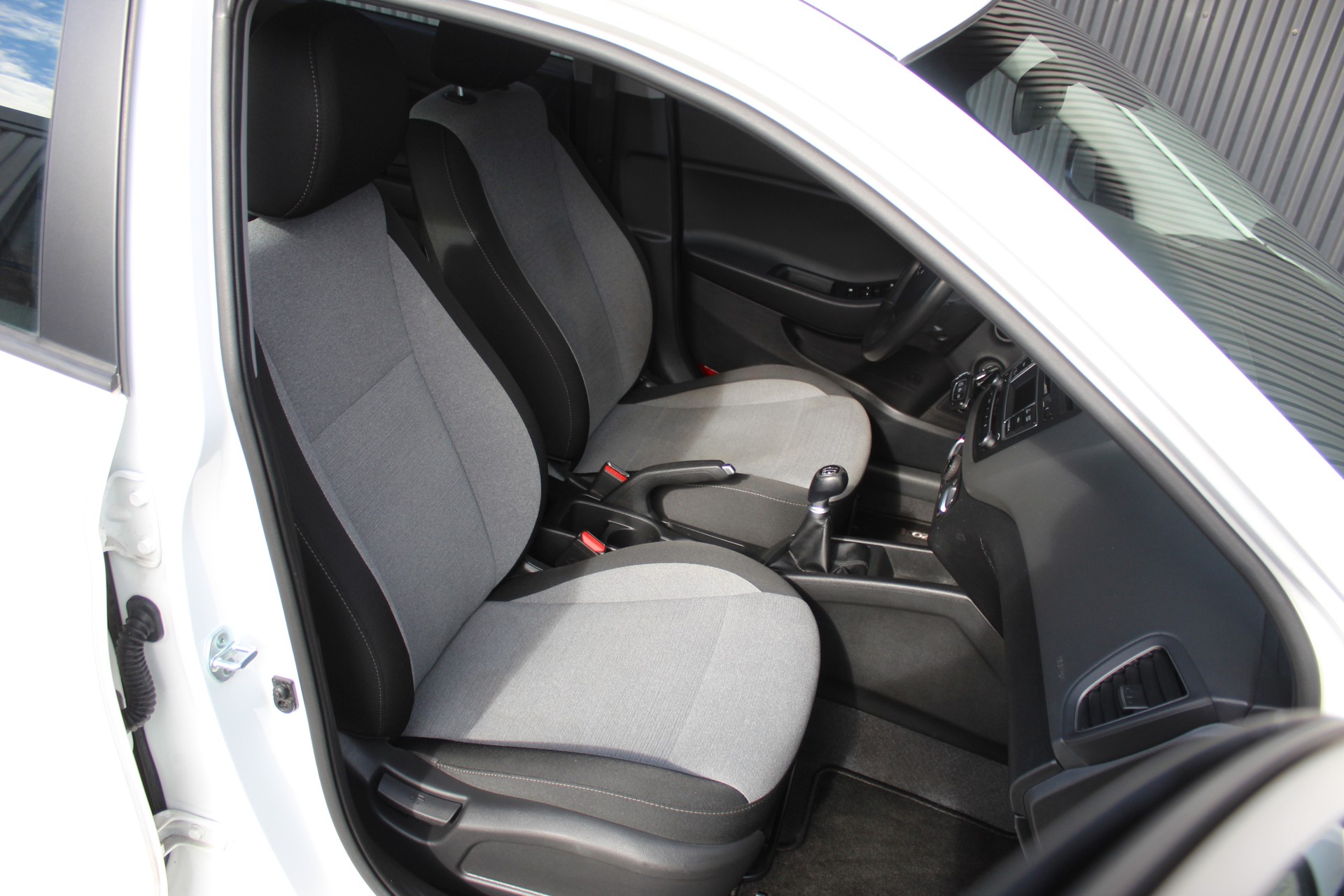 HYUNDAI i20 1.2 Amplia-image-10