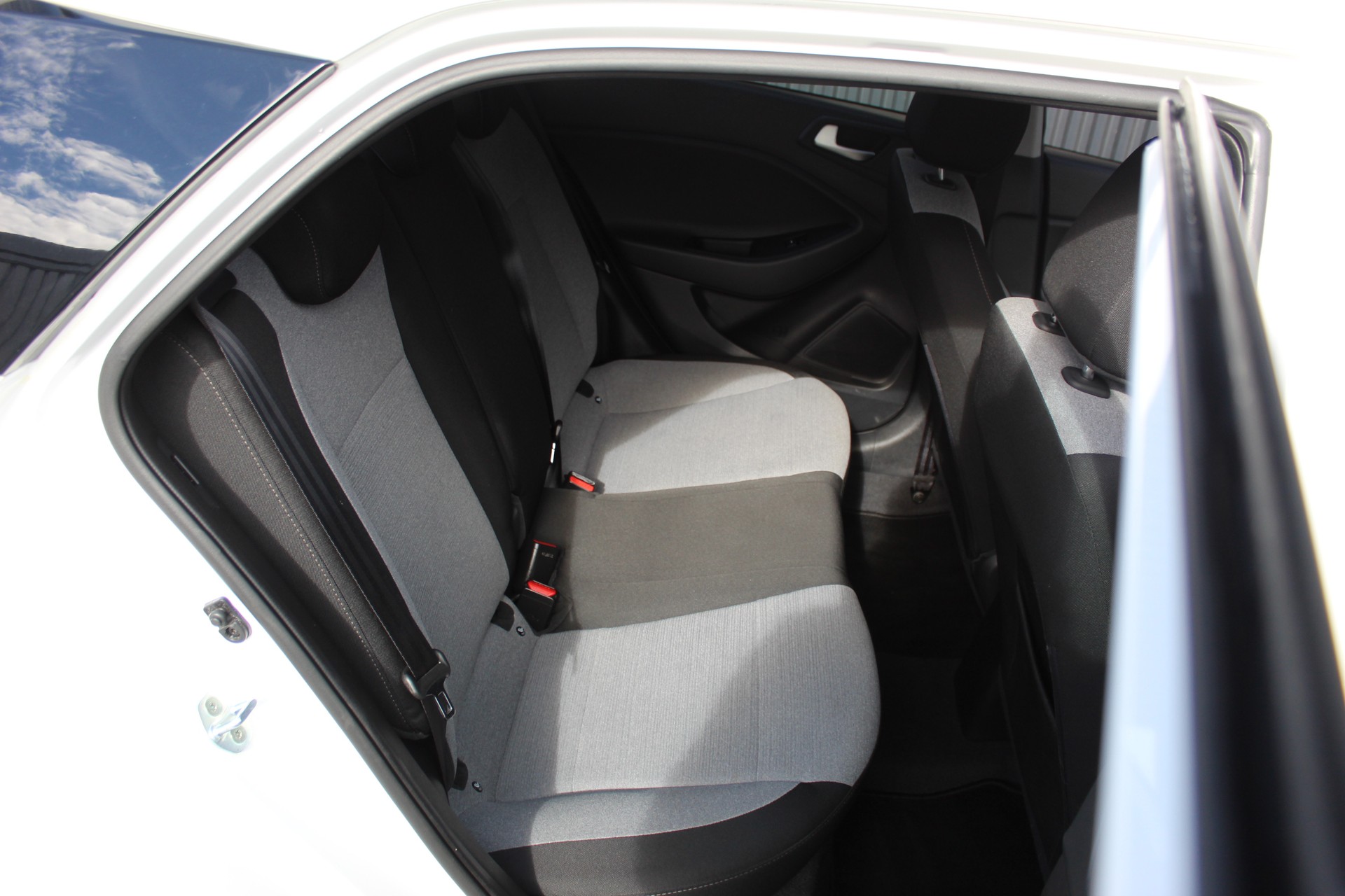 HYUNDAI i20 1.2 Amplia-image-11