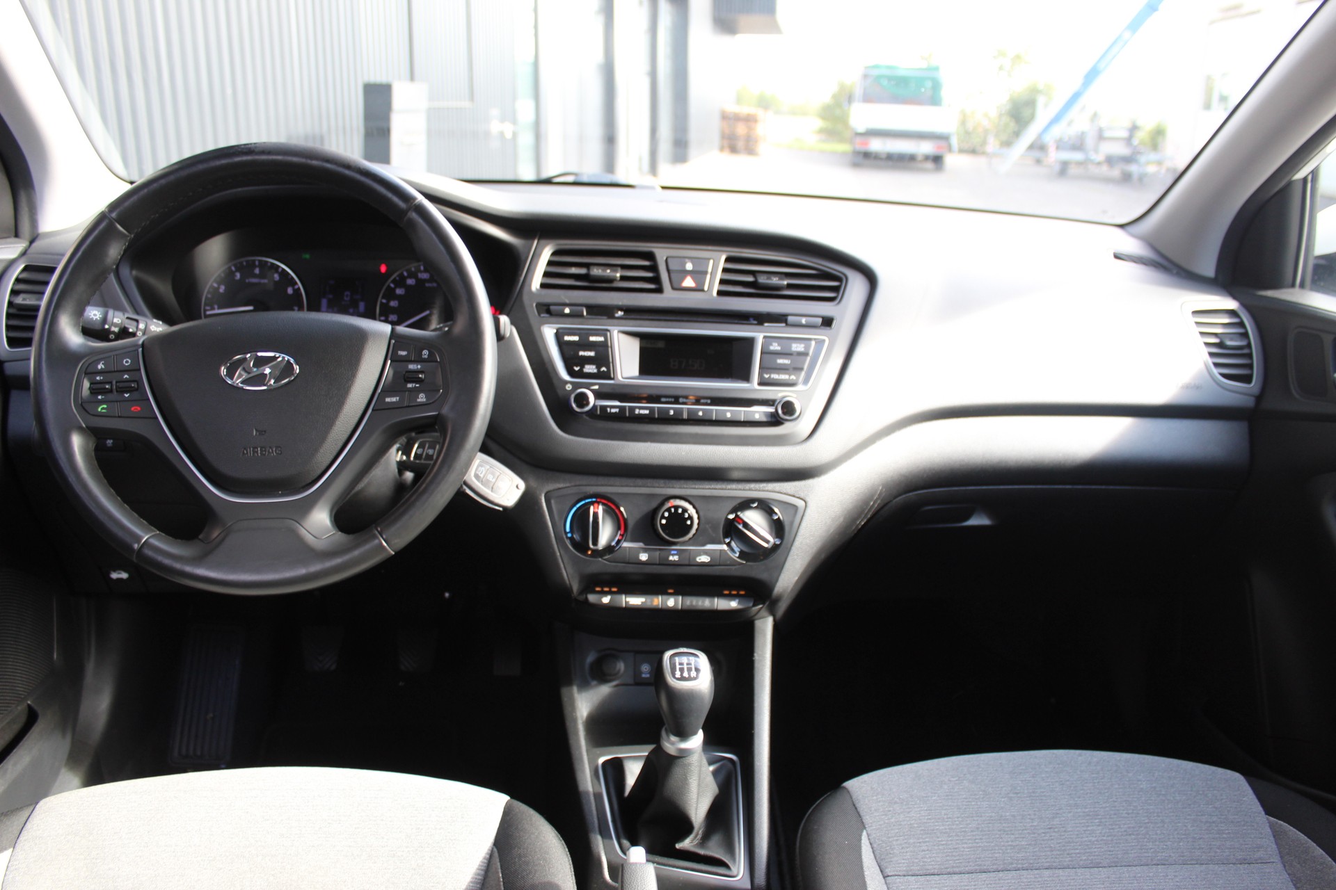 HYUNDAI i20 1.2 Amplia-image-13