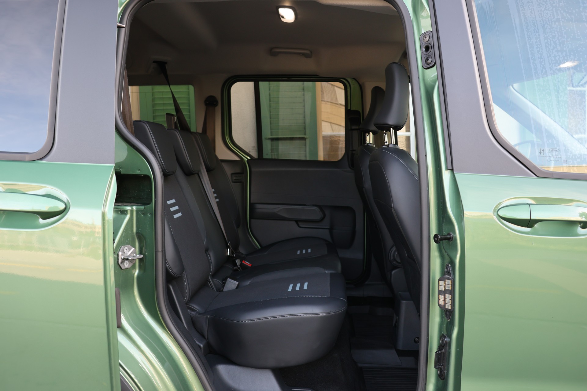 FORD Tourneo Courier 1.0 EcoBoost Active Automat (CH)-image-10