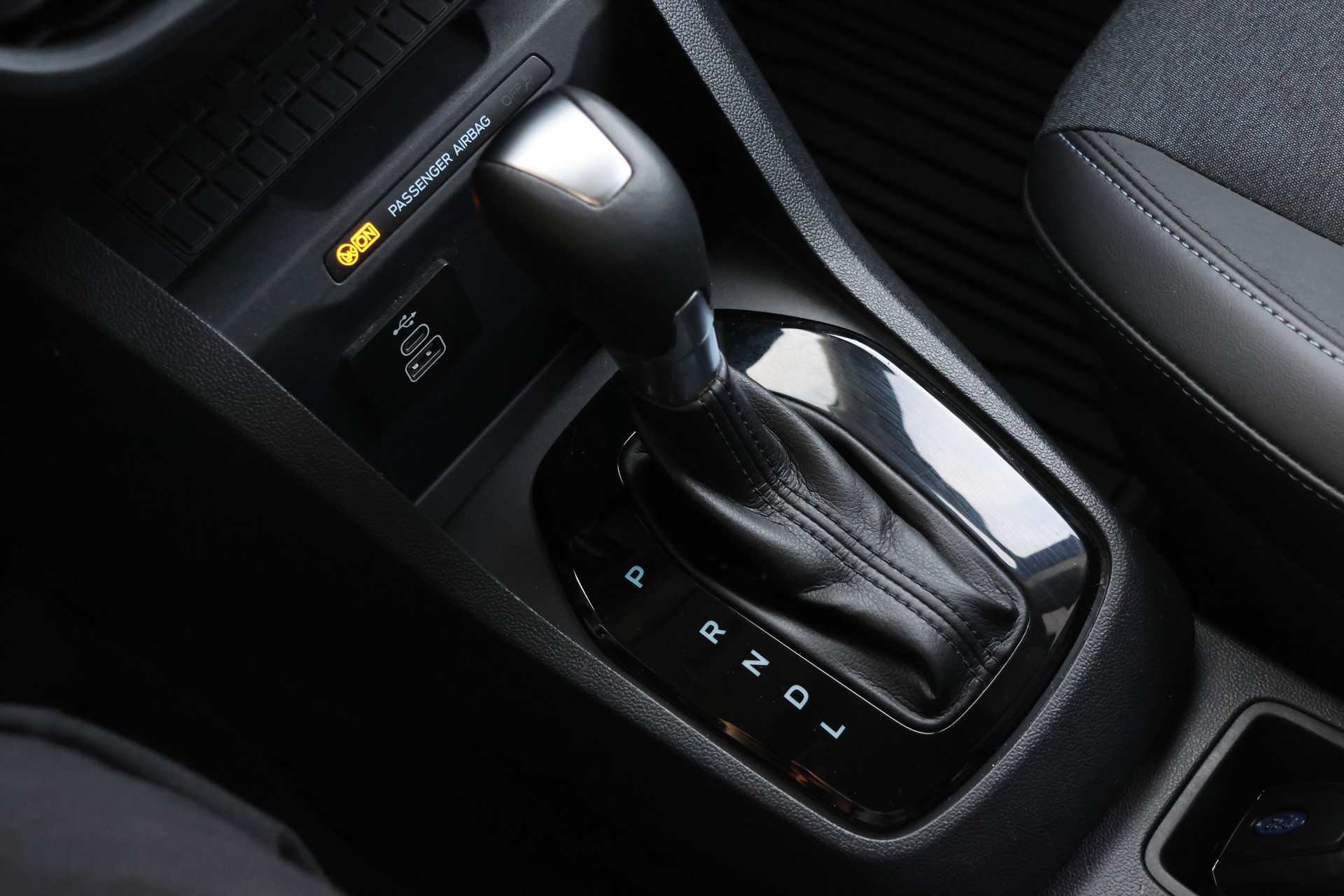 FORD Tourneo Courier 1.0 EcoBoost Active Automat (CH)-image-16