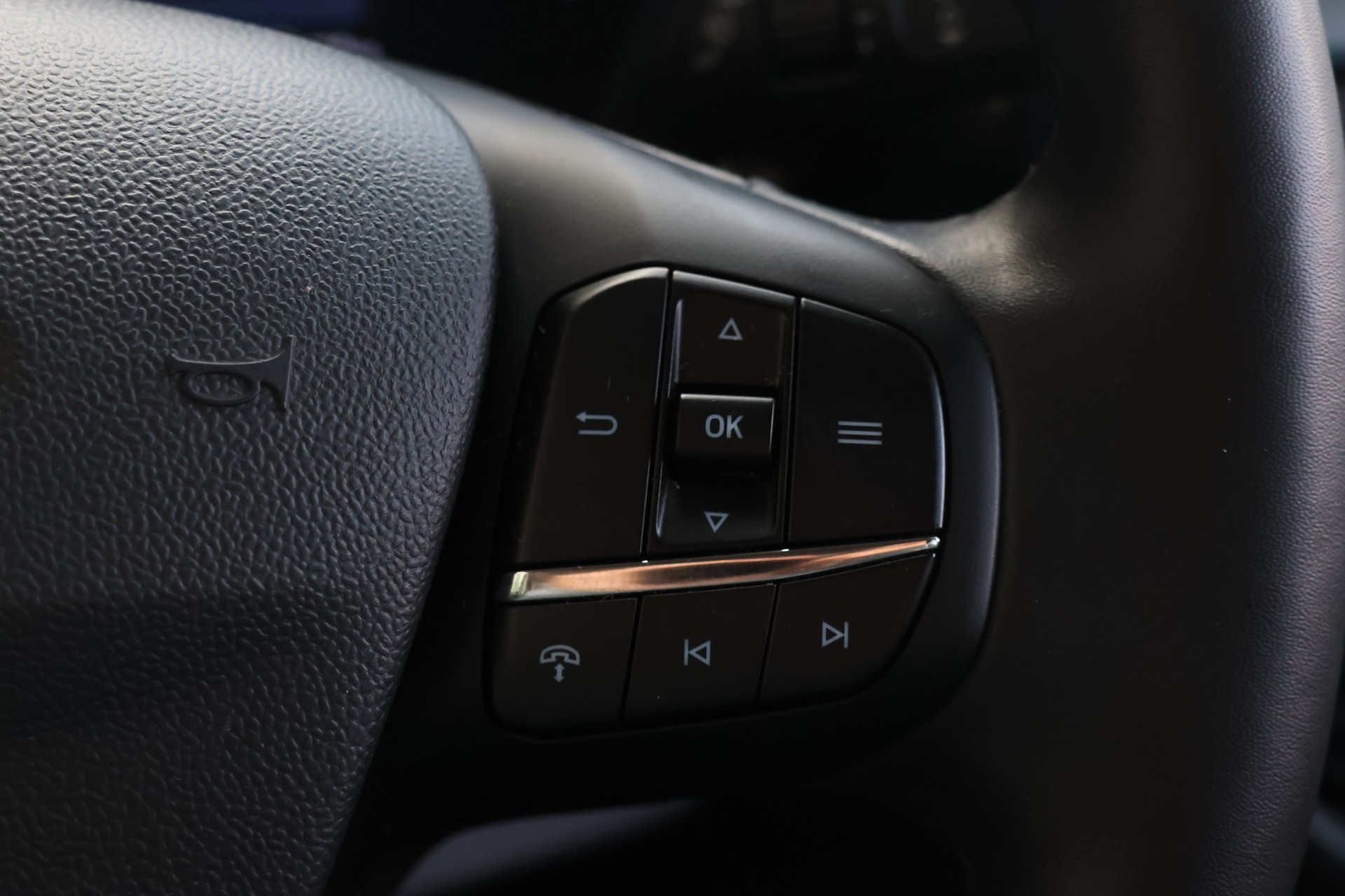 FORD Tourneo Courier 1.0 EcoBoost Active Automat (CH)-image-14