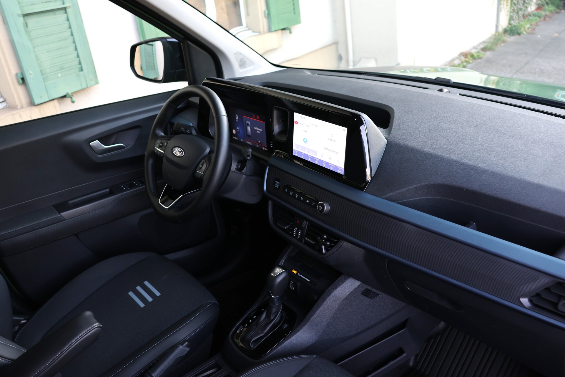 FORD Tourneo Courier 1.0 EcoBoost Active Automat (CH)-image-7