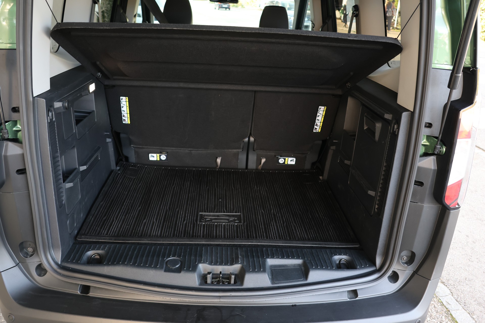 FORD Tourneo Courier 1.0 EcoBoost Active Automat (CH)-image-6